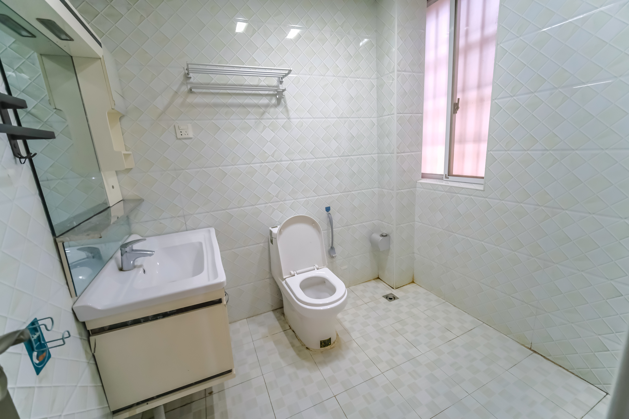 红树湾  3室2厅2卫    83.8万卫生间