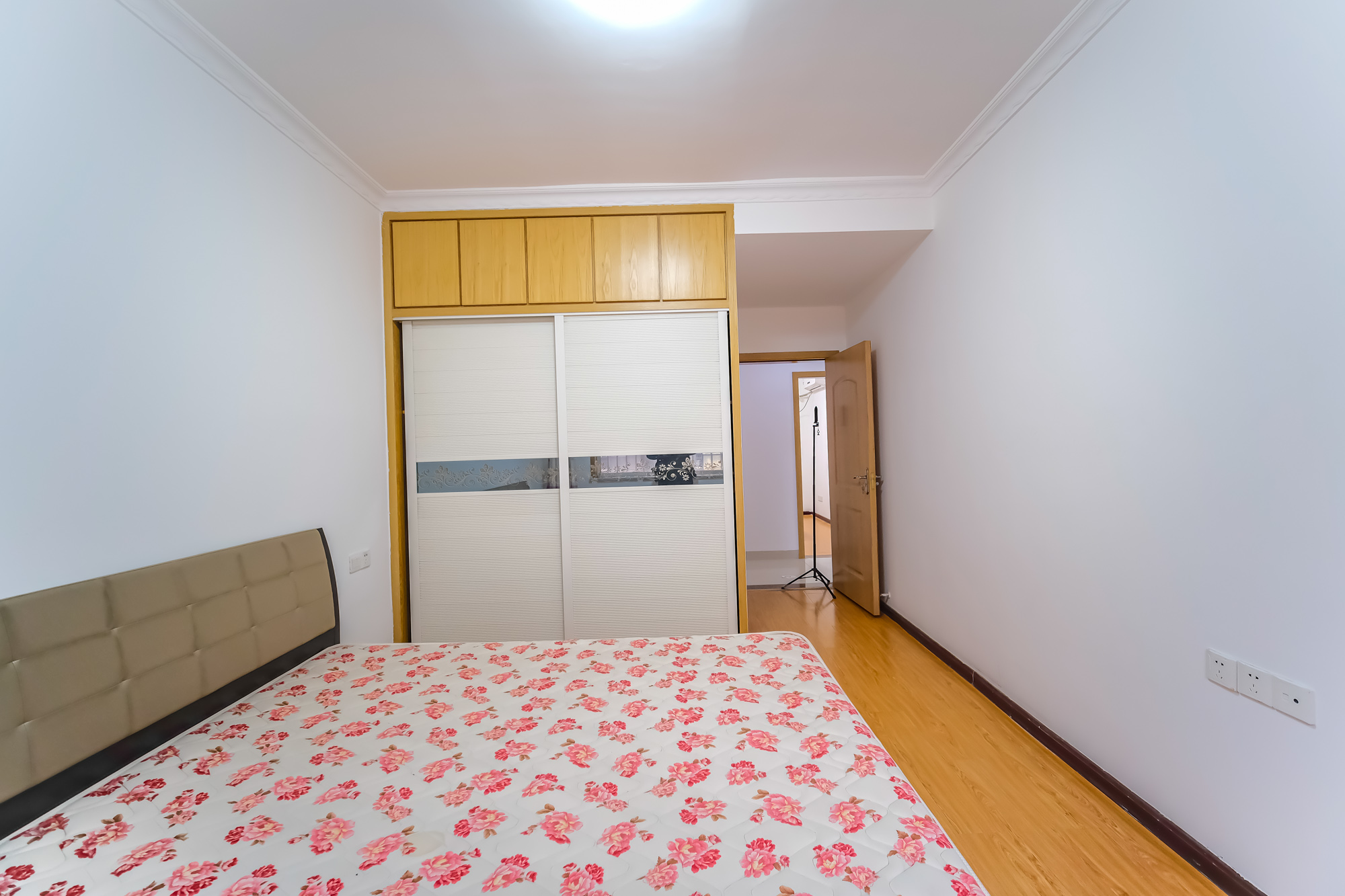 红树湾  3室2厅2卫    83.8万卧室