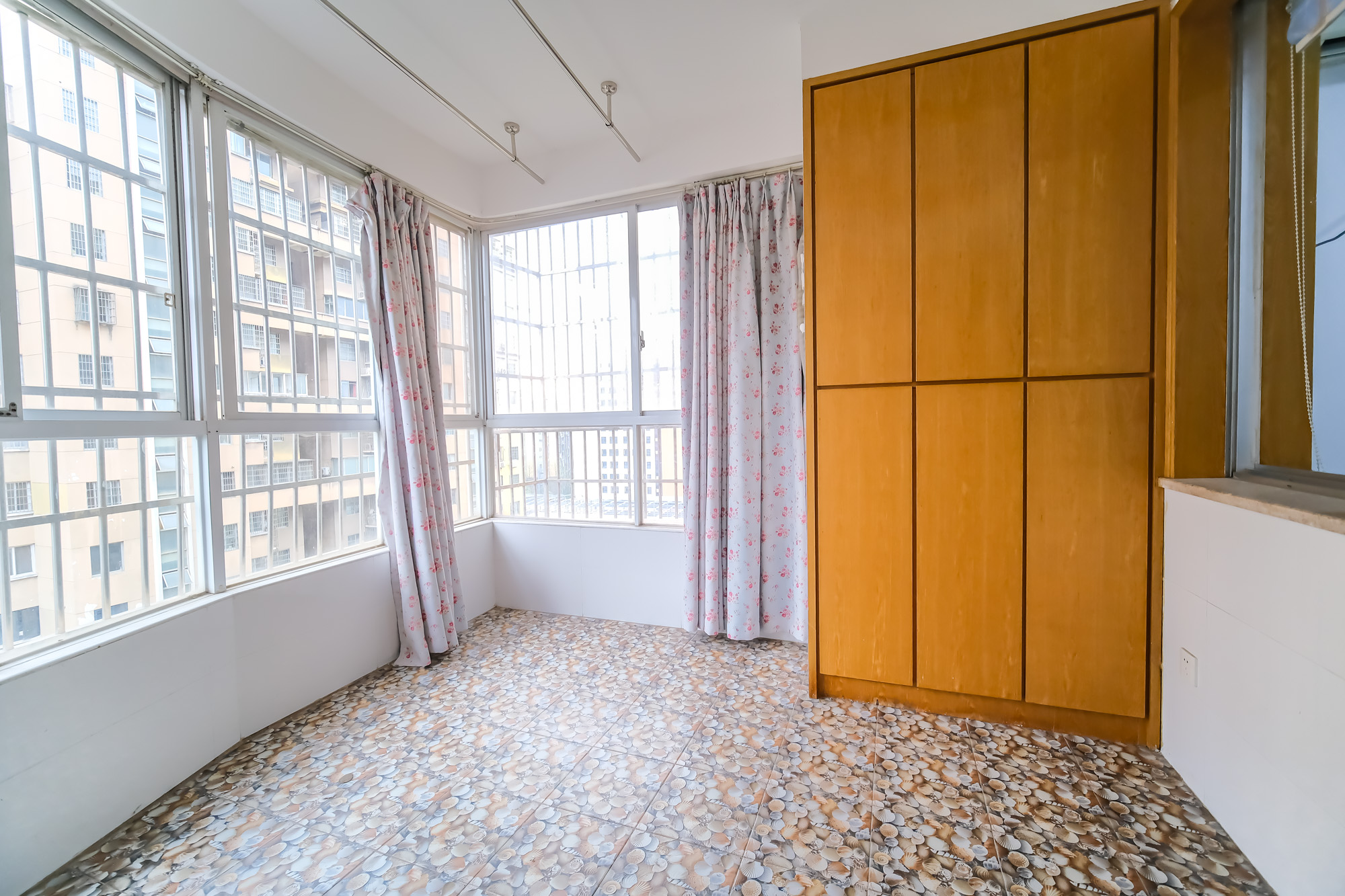 红树湾  3室2厅2卫    83.8万阳台