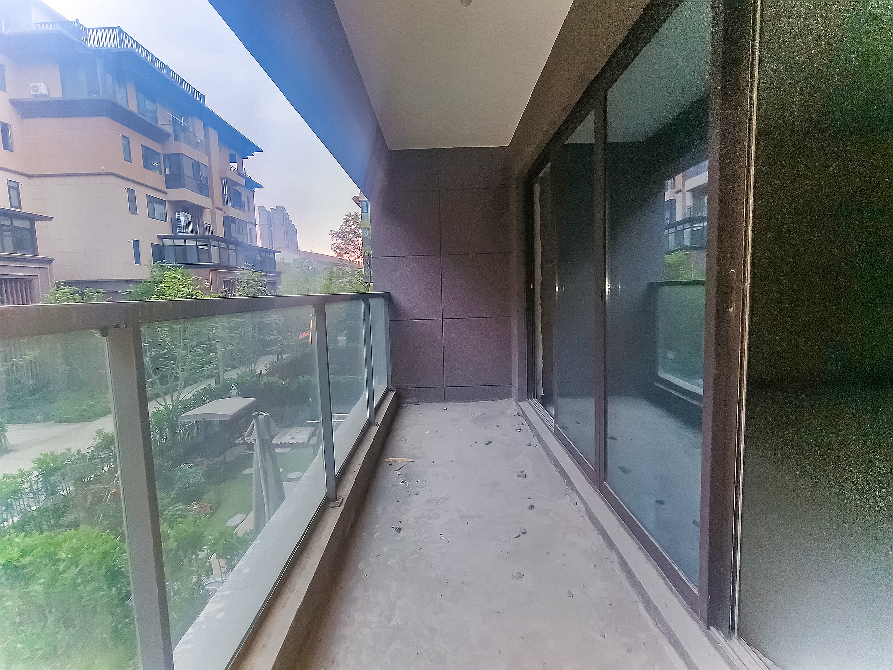 合能枫丹新里  5室2厅2卫    198.0万阳台