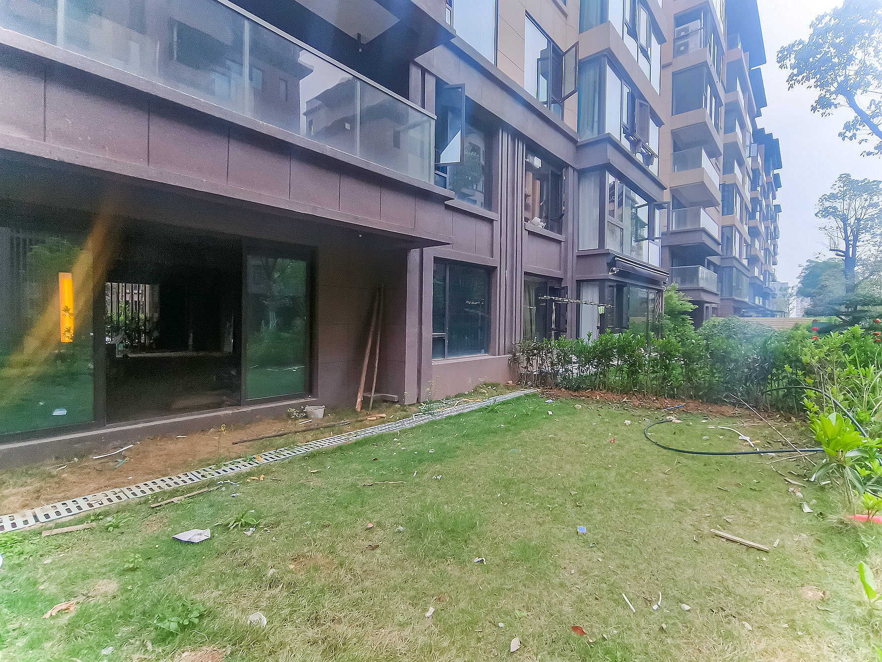 合能枫丹新里  5室2厅2卫    198.0万阳台