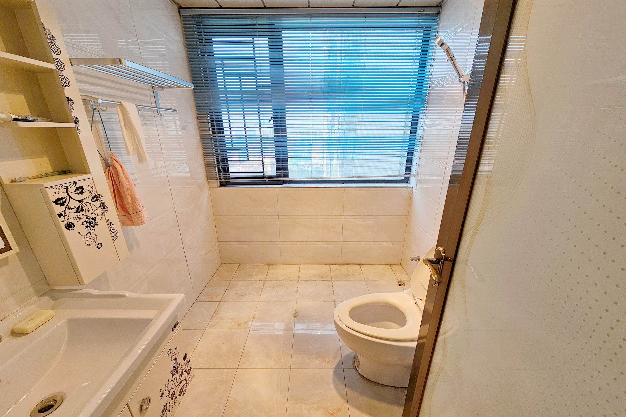 茂华国际湘 4室2厅2卫 167.8万 茂华国际湘 4室2厅2卫 167.8万卫生间