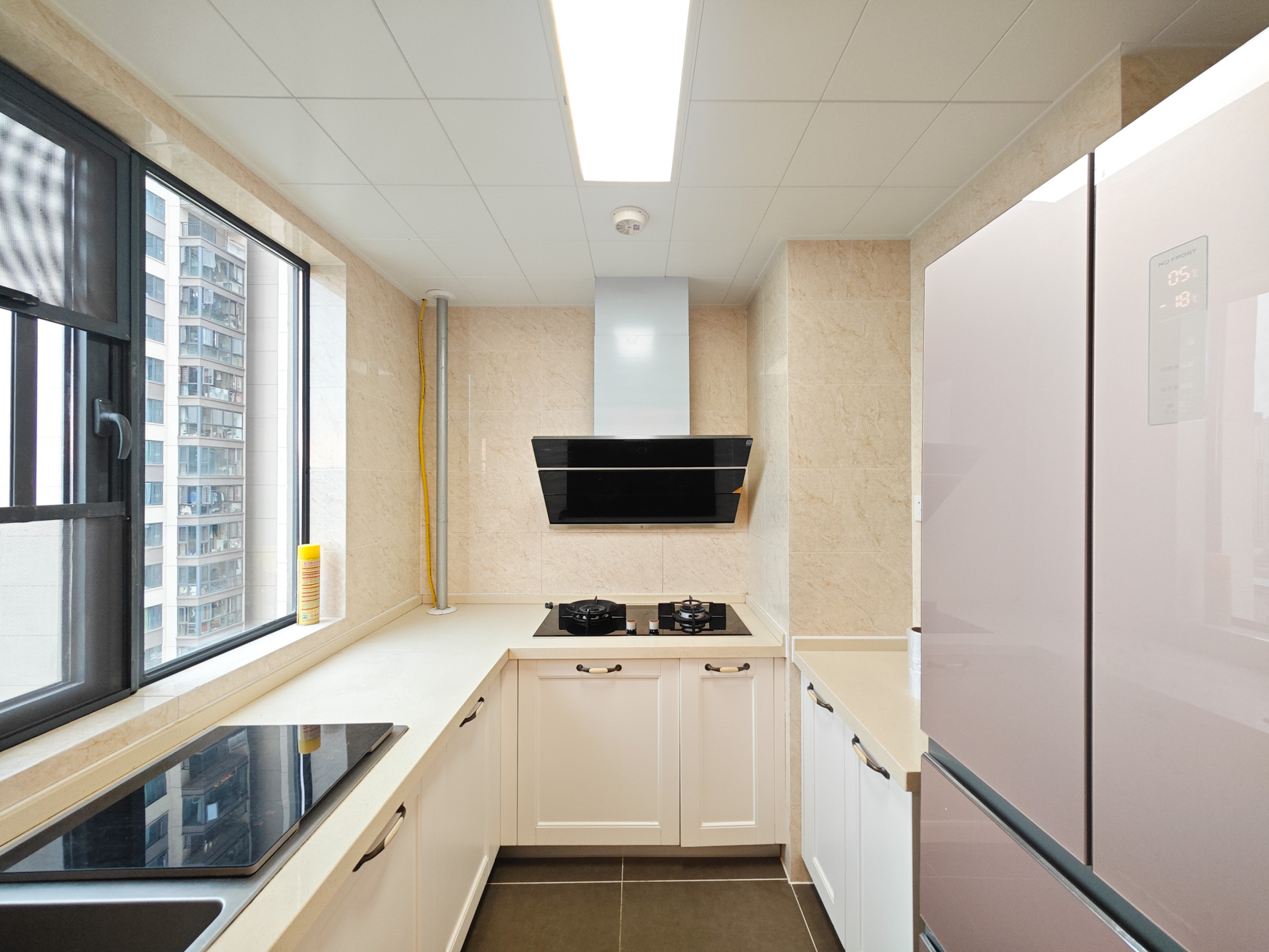 万科魅力之城观澜里  3室2厅2卫    105.8万厨房