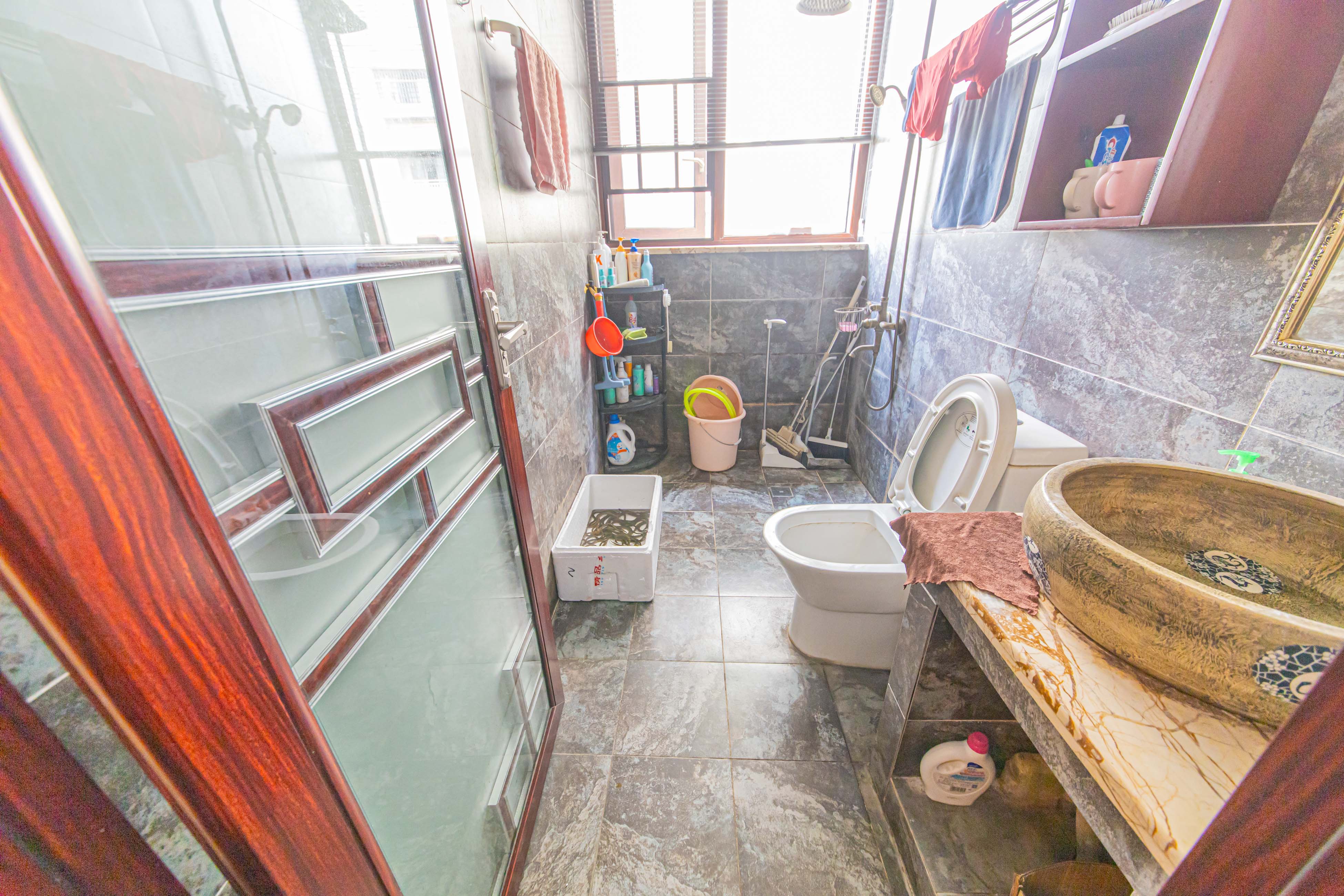 北辰中央公园A区  5室2厅3卫    580.0万卫生间