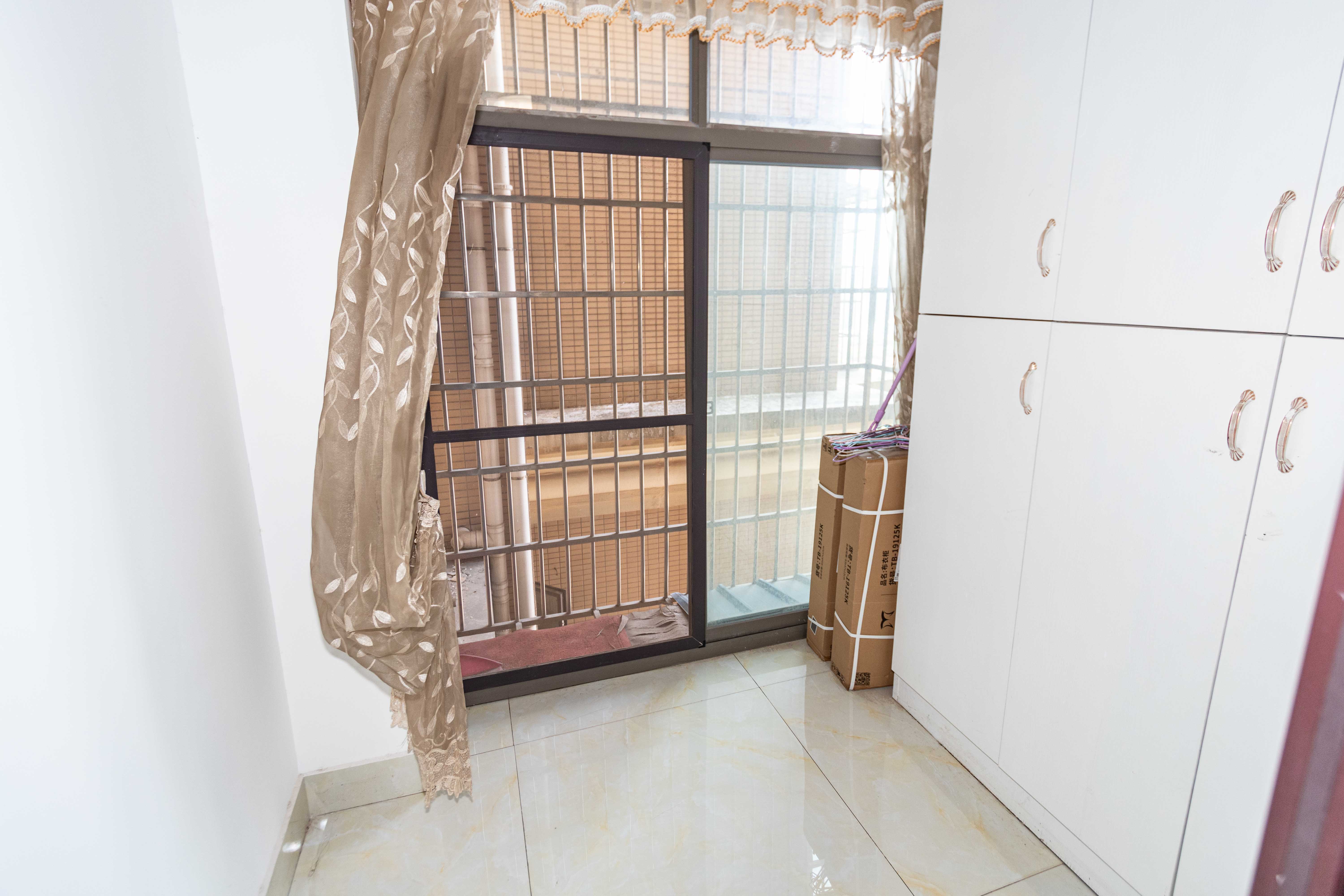 幸福庄园  4室2厅2卫   120.00万其他