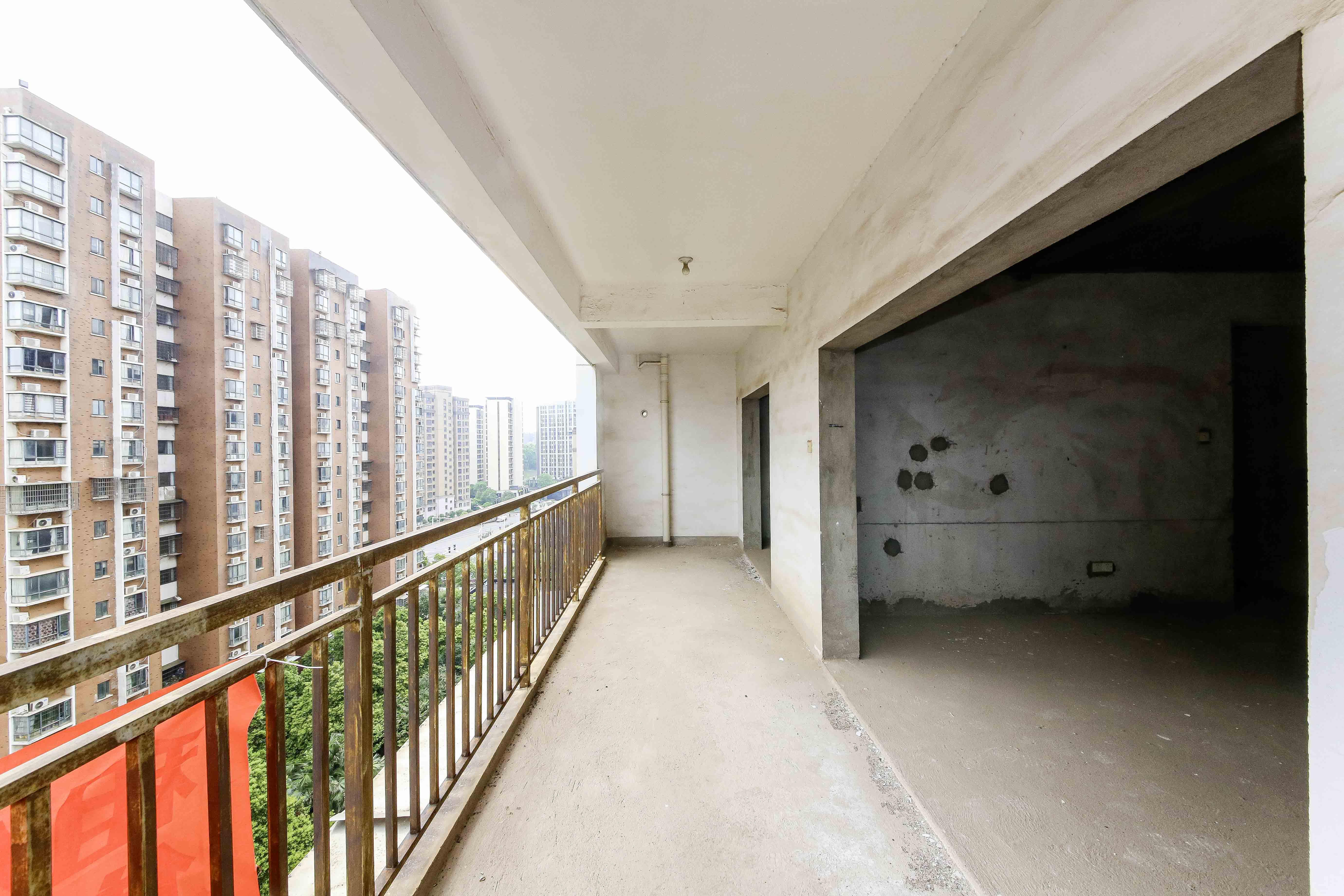 湘府名邸（同力家园）  4室2厅2卫   139.00万阳台