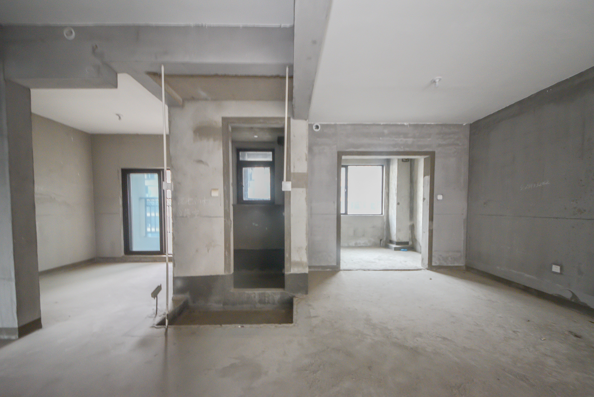 建发央玺（建发泱玺雅苑）  4室2厅3卫   400.00万客厅