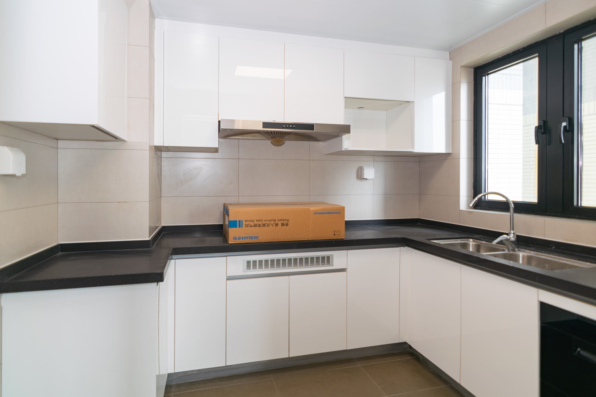 时代年华  4室2厅2卫    112.7万 时代年华  4室2厅2卫    112.7万厨房