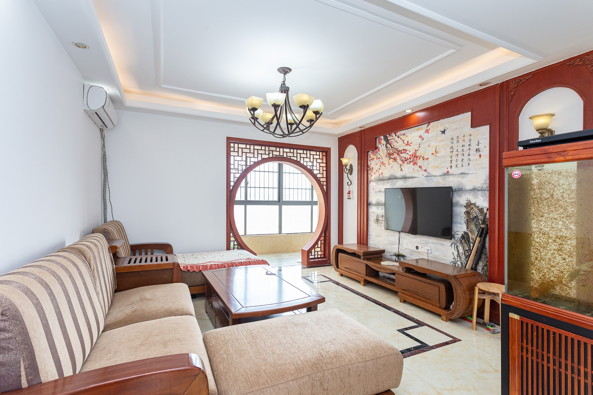 勤诚达新界 5室2厅2卫 110.0万 勤诚达新界 5室2厅2卫 110.0万客厅