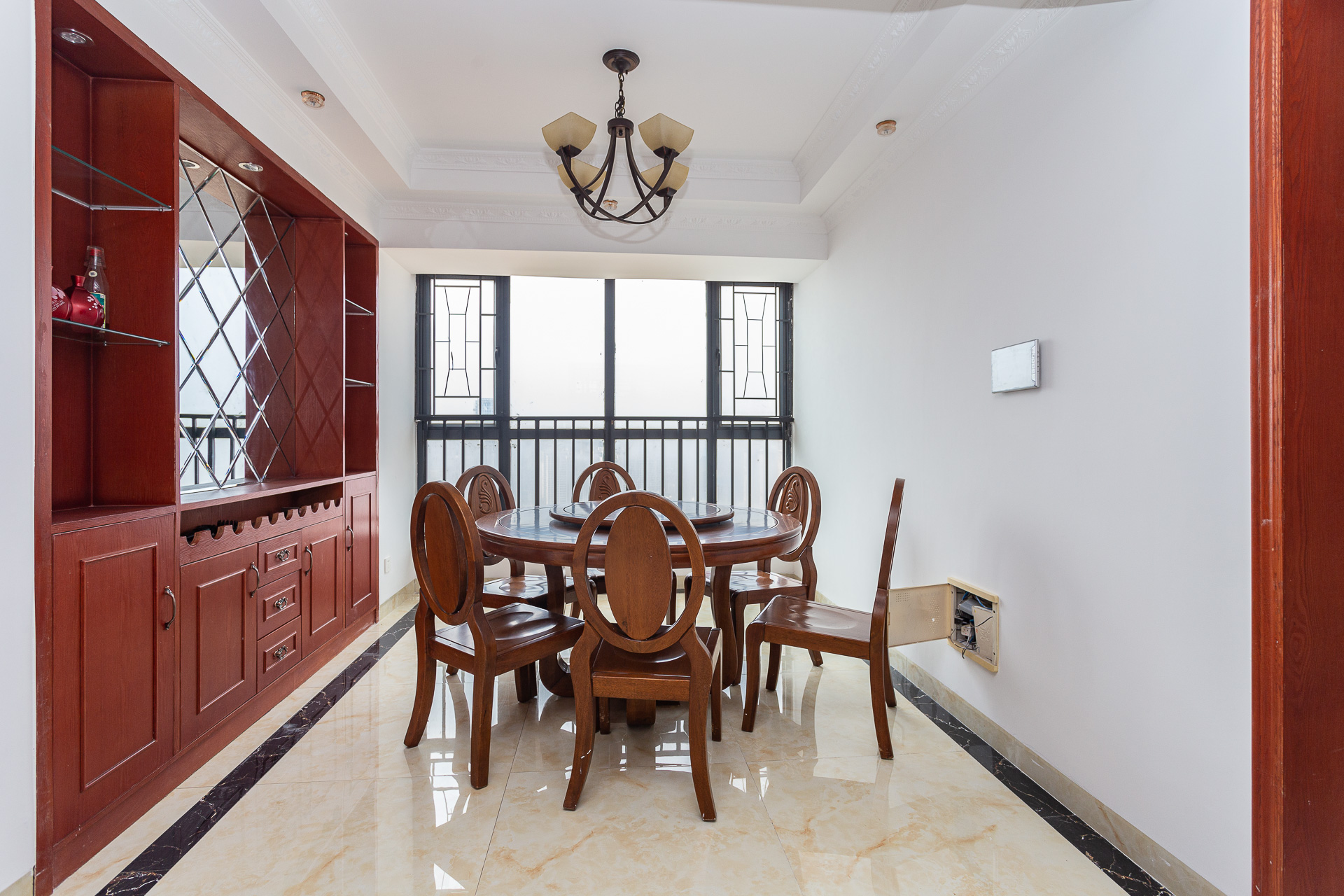 勤诚达新界 5室2厅2卫 110.0万 勤诚达新界 5室2厅2卫 110.0万客厅