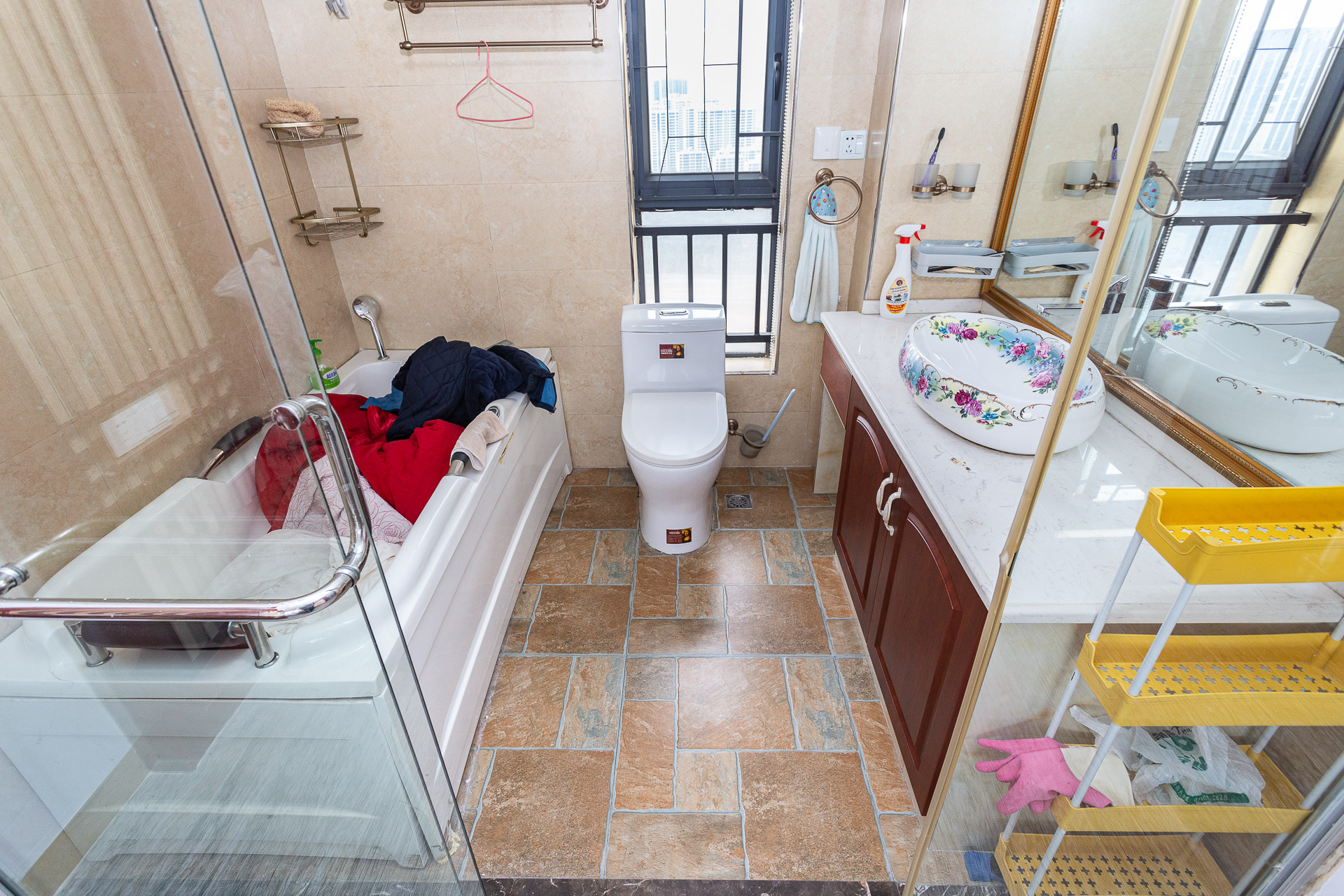 勤诚达新界 5室2厅2卫 110.0万 勤诚达新界 5室2厅2卫 110.0万卫生间