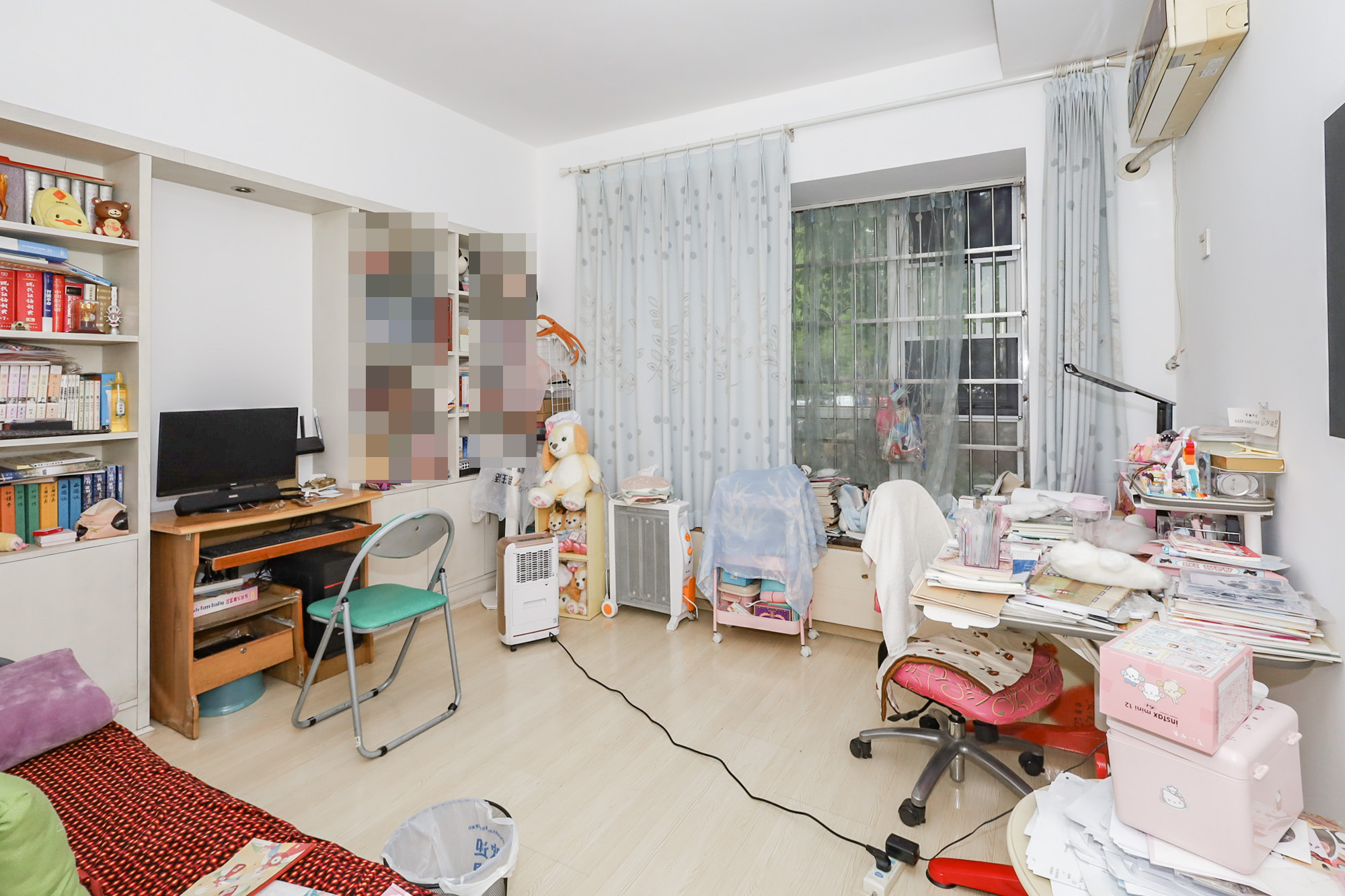 八方小区A区  4室2厅2卫   675.00万卧室