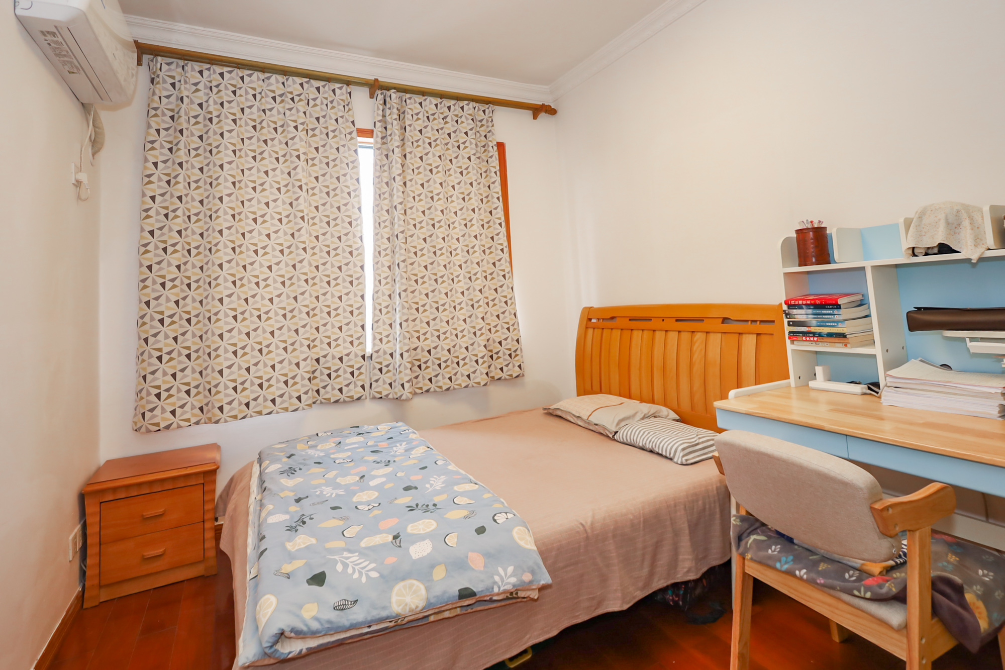 美林银谷  3室2厅2卫    125.0万 美林银谷  3室2厅2卫    125.0万卧室