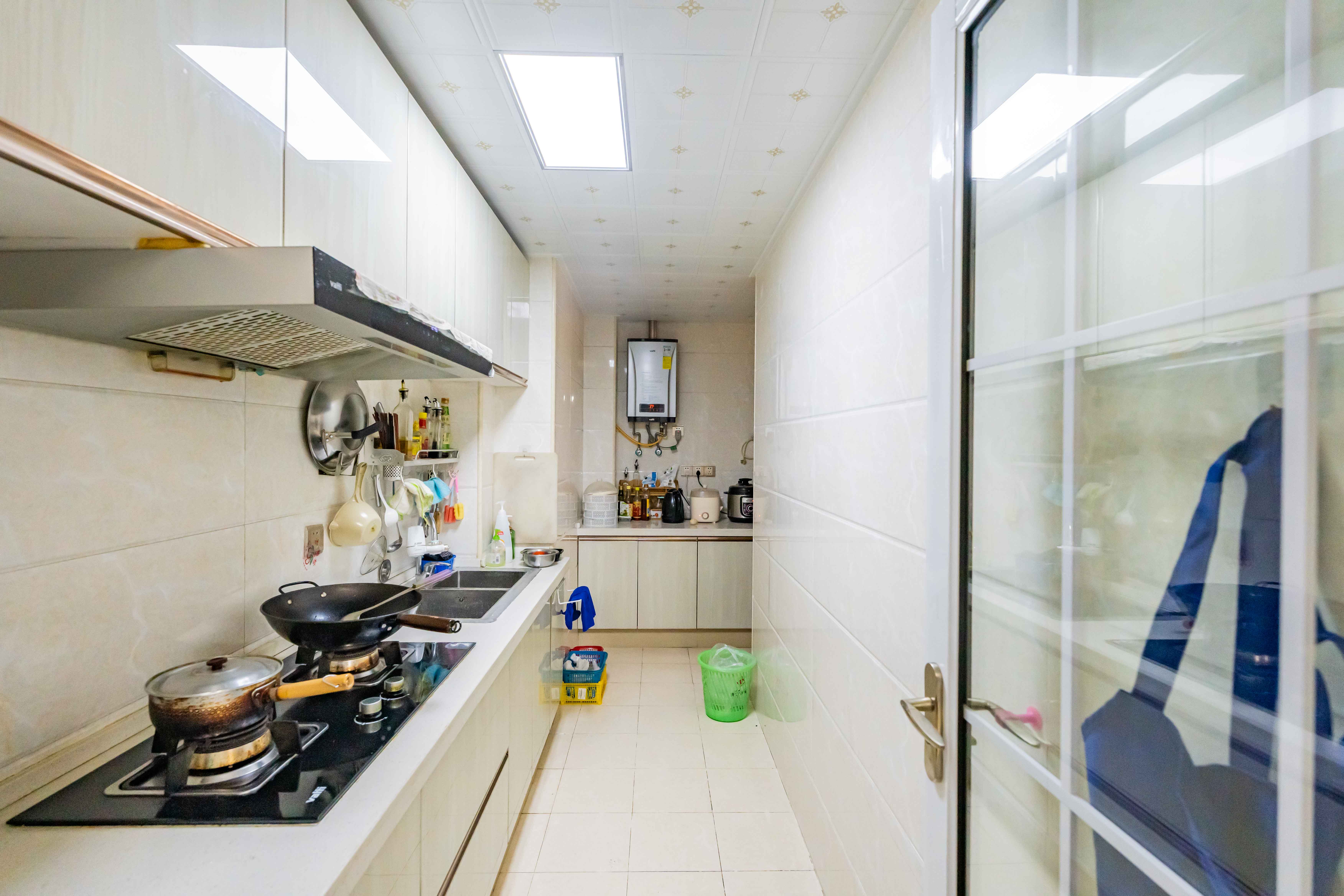 悦湖山  3室2厅1卫    68.0万 悦湖山  3室2厅1卫    68.0万厨房