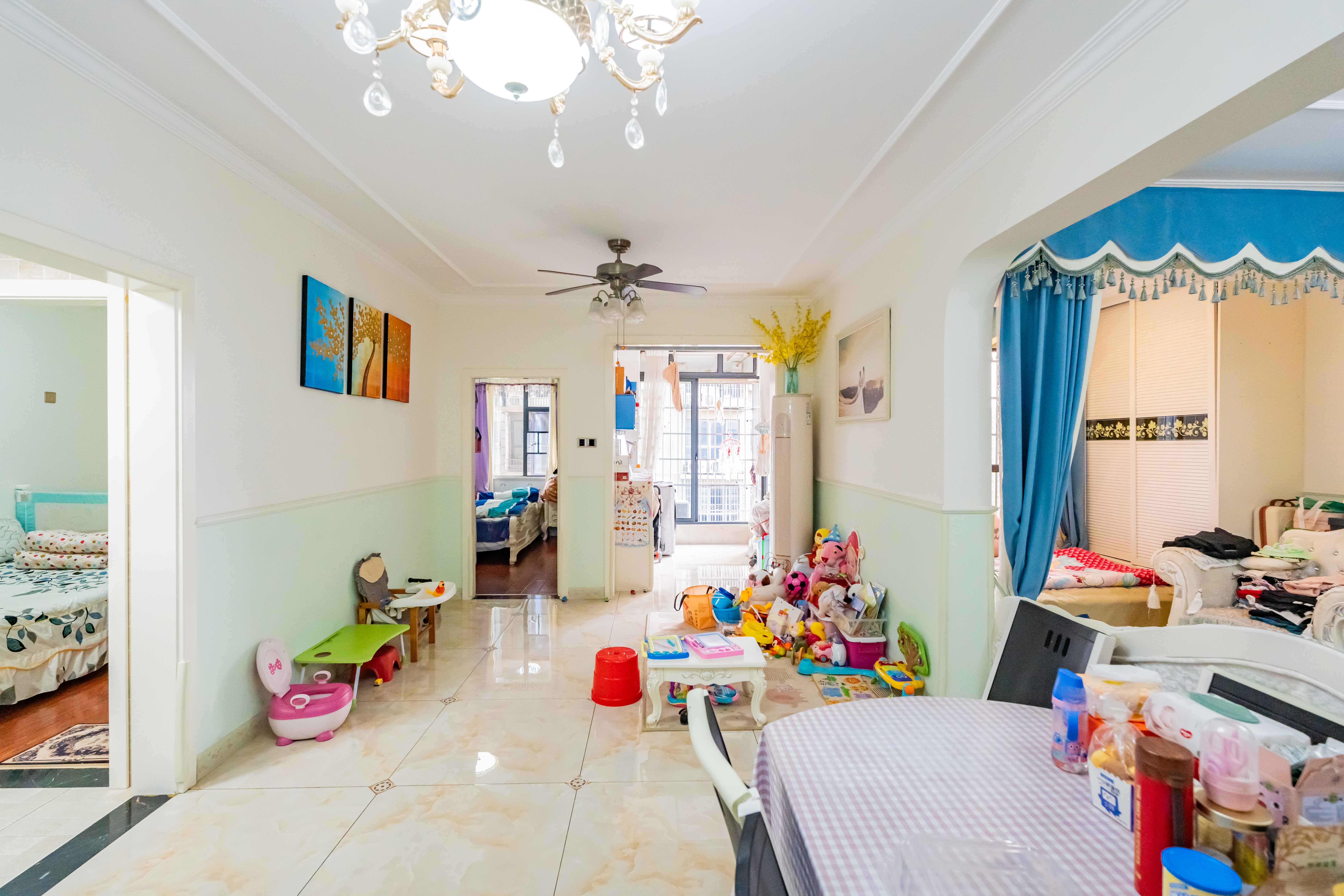 悦湖山  3室2厅1卫    68.0万 悦湖山  3室2厅1卫    68.0万客厅