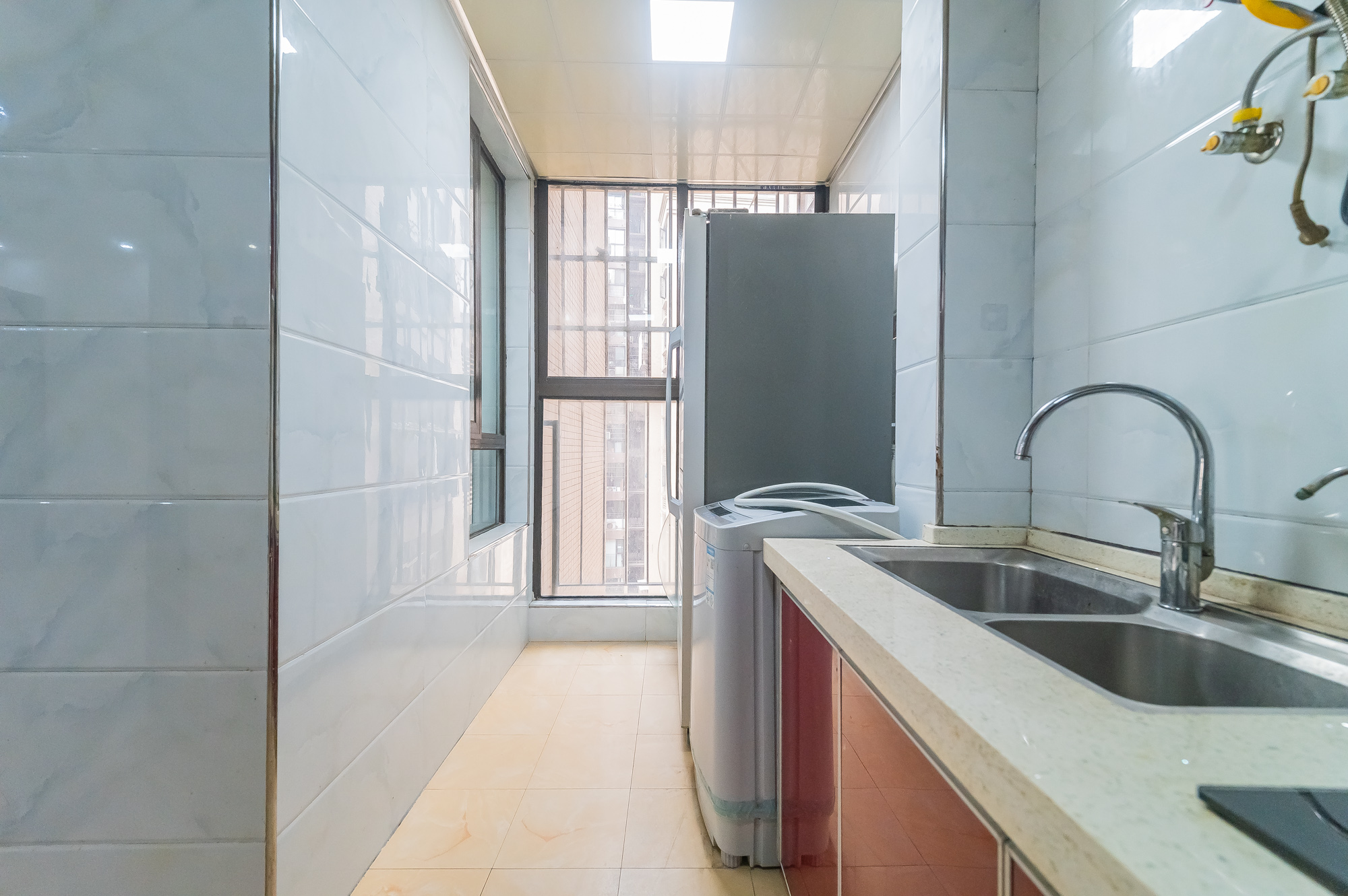 华润凤凰城三期  3室2厅1卫    78.8万厨房