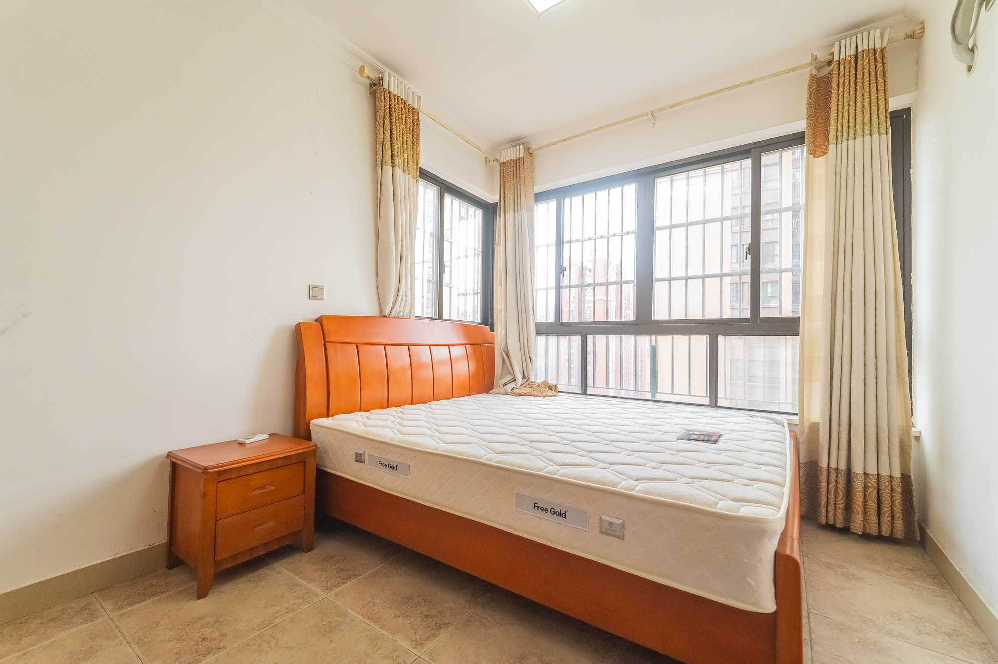 华润凤凰城三期  3室2厅1卫    78.8万卧室