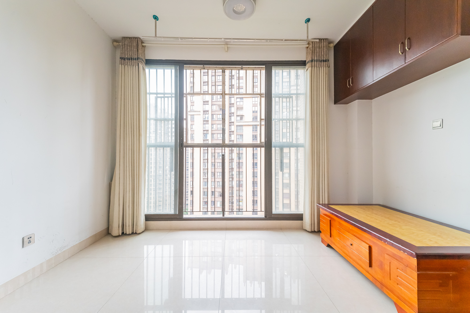 华润凤凰城三期  3室2厅1卫    78.8万阳台