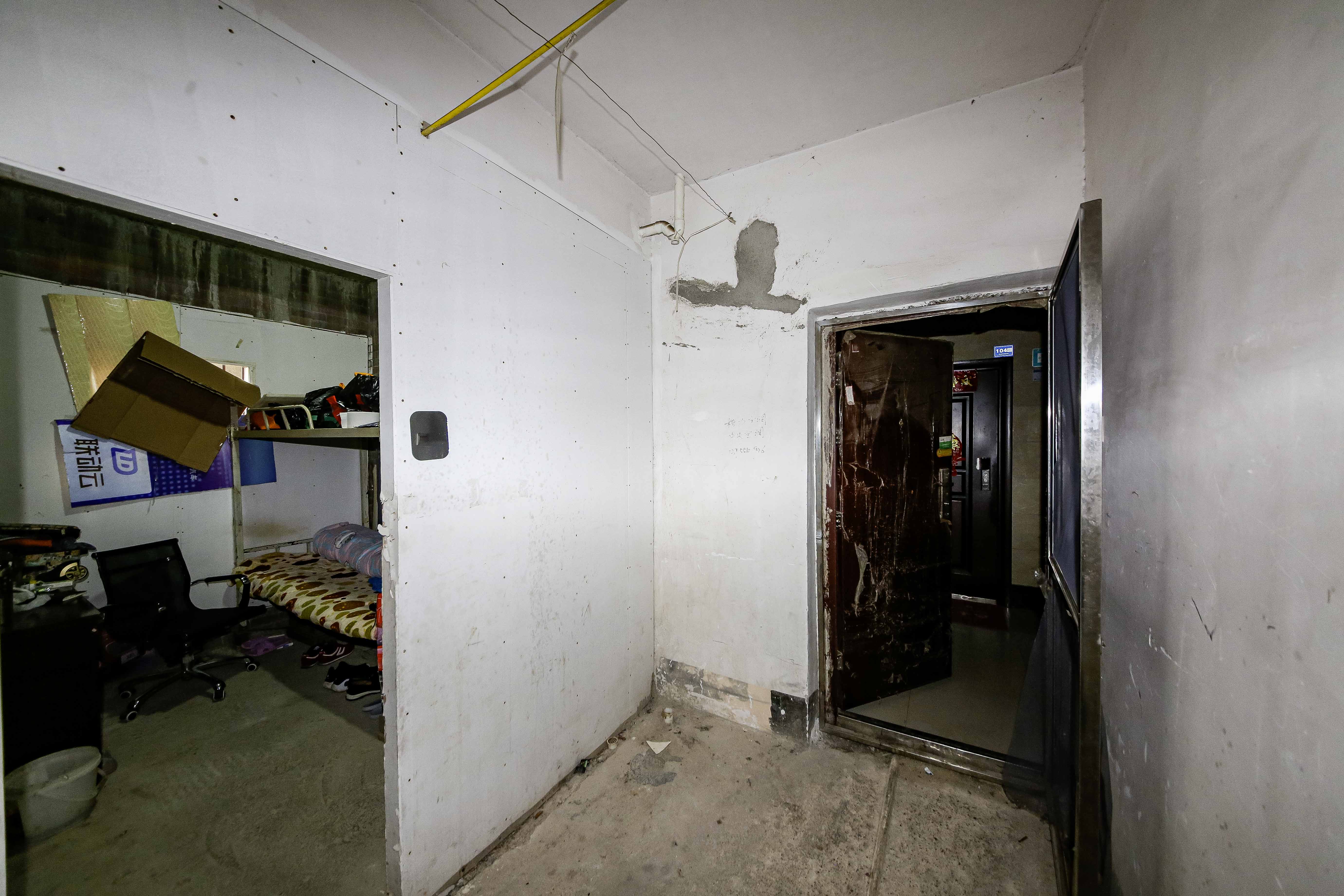 夏威夷碧水春城(碧桂园城市花园)  4室2厅2卫    99.0万 夏威夷碧水春城(碧桂园城市花园)  4室2厅2卫    99.0万客厅