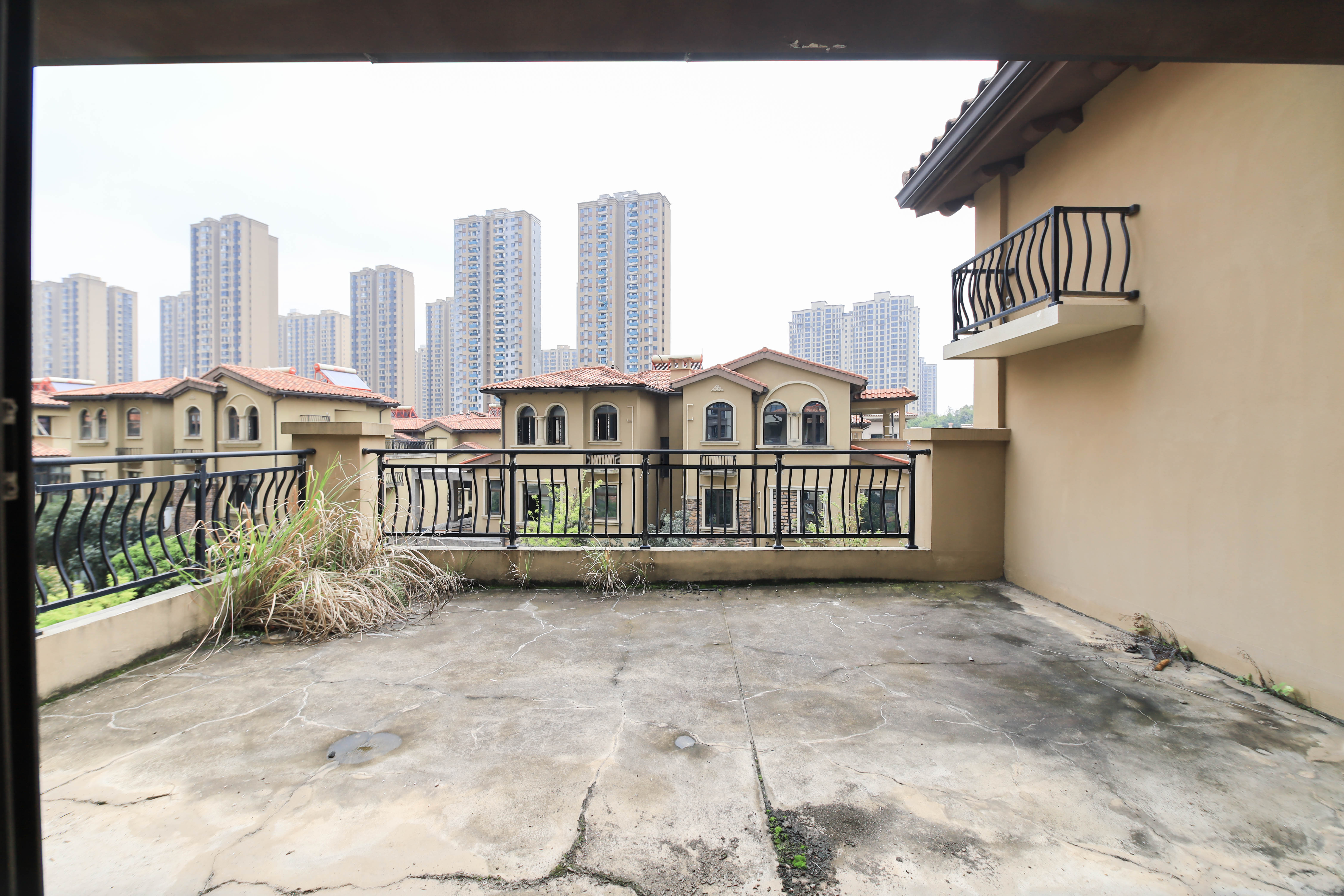 碧桂园南城首府（东宸林海）  4室3厅3卫   580.00万阳台