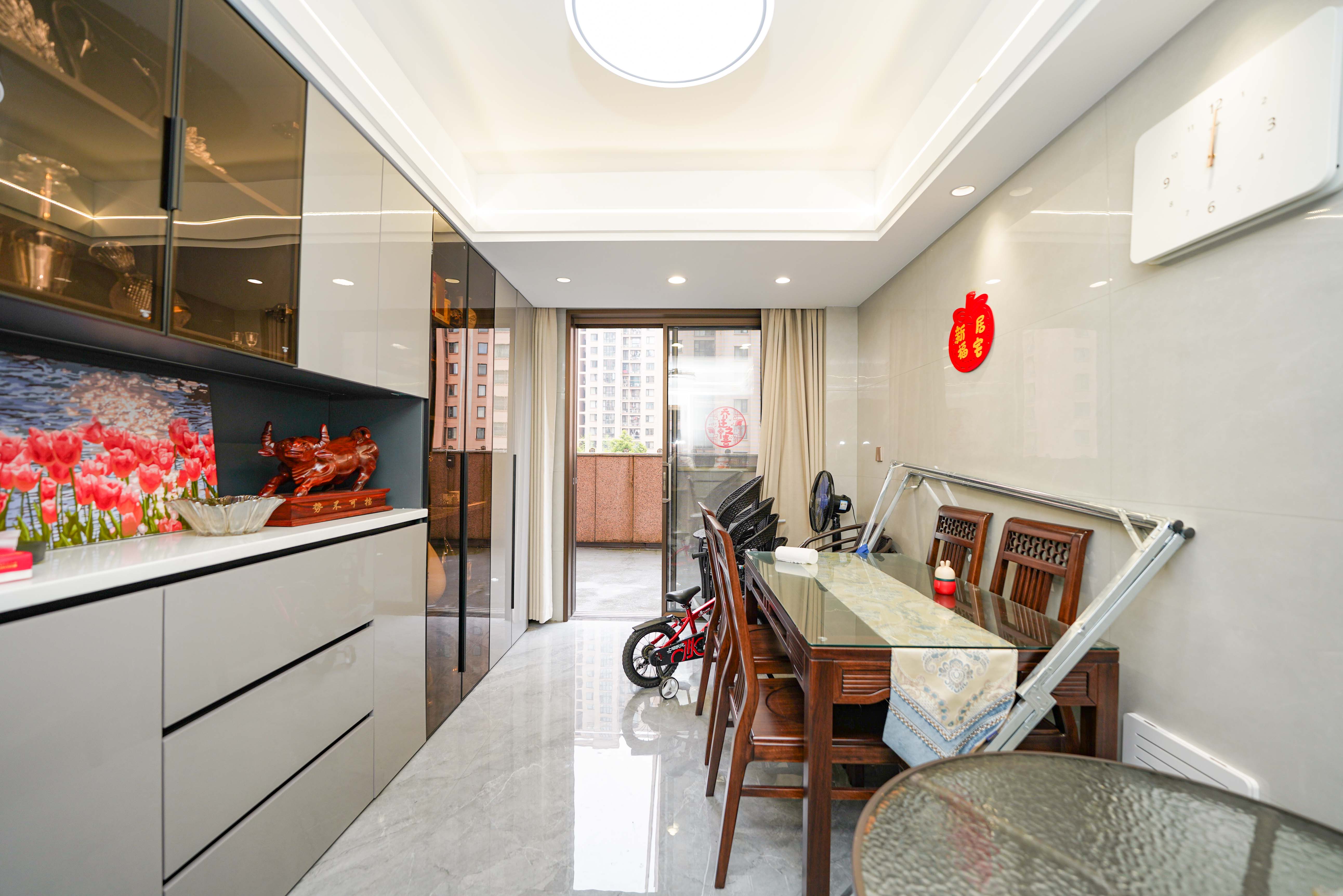 丽发新城  3室2厅2卫   150.00万客厅