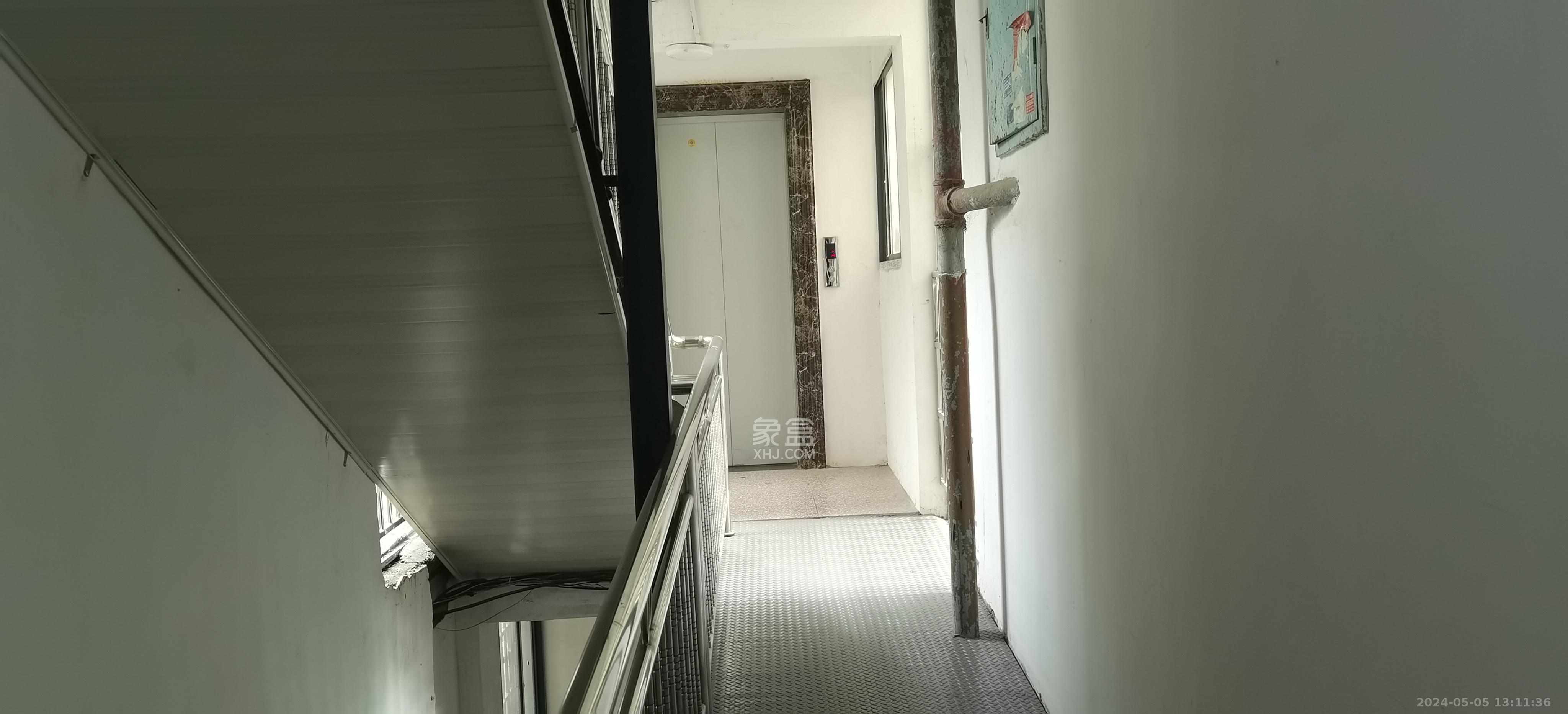 三湘小区  3室2厅2卫   2000.00元/月室内图
