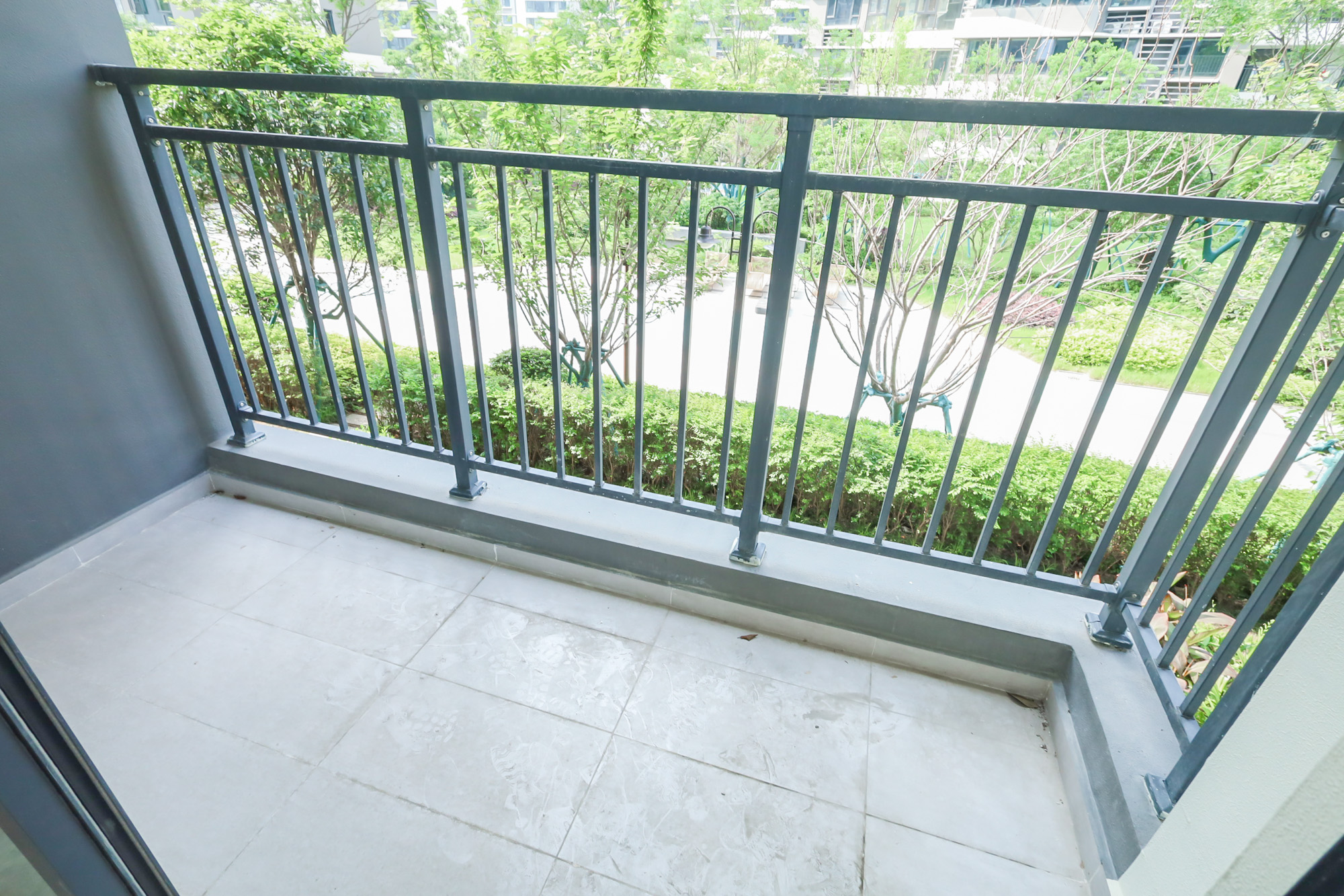 滨江府1913  4室2厅2卫   245.00万阳台