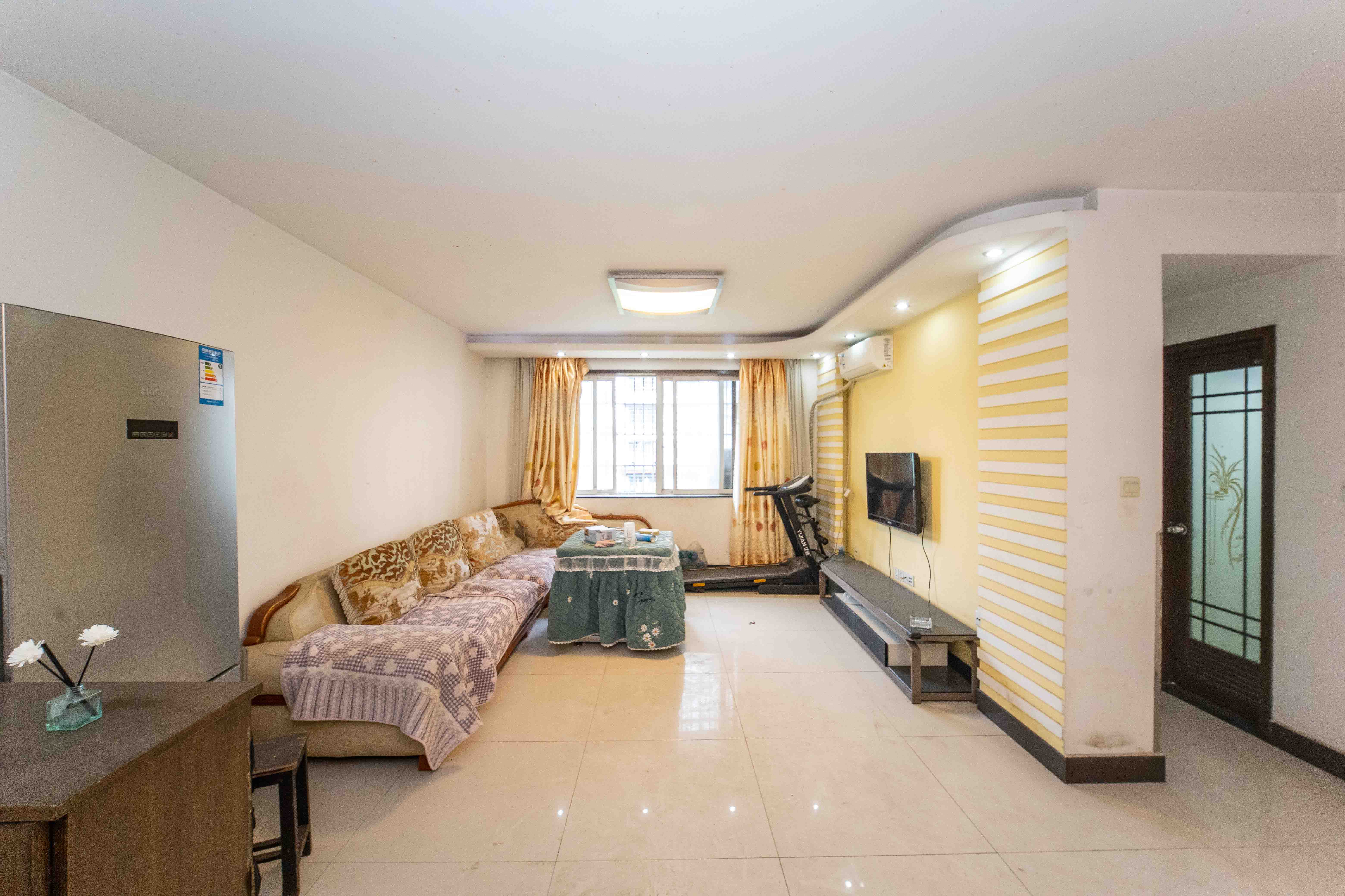 新桥小区  3室2厅1卫    67.0万 新桥小区  3室2厅1卫    67.0万客厅