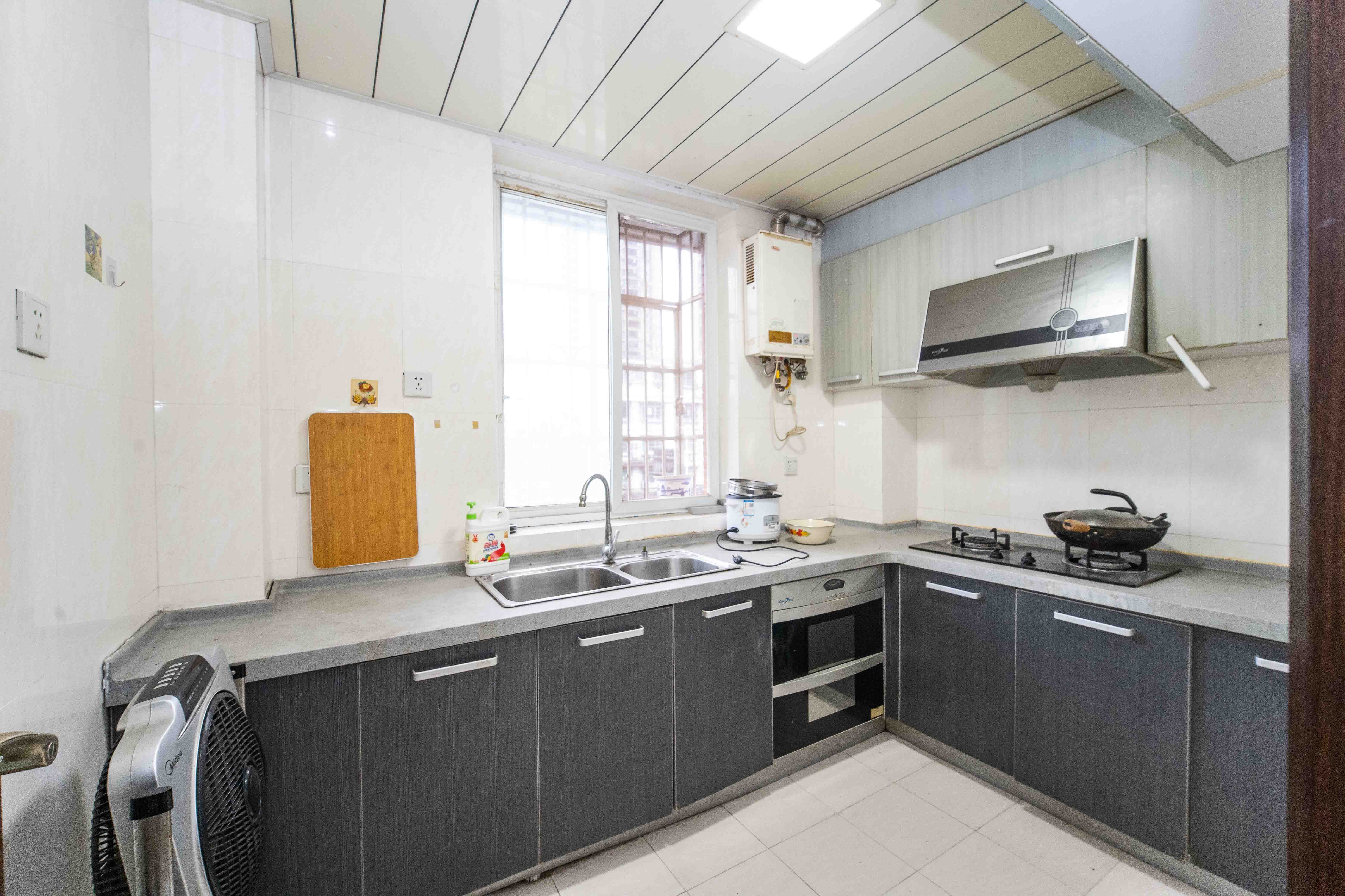 新桥小区  3室2厅1卫    67.0万 新桥小区  3室2厅1卫    67.0万厨房