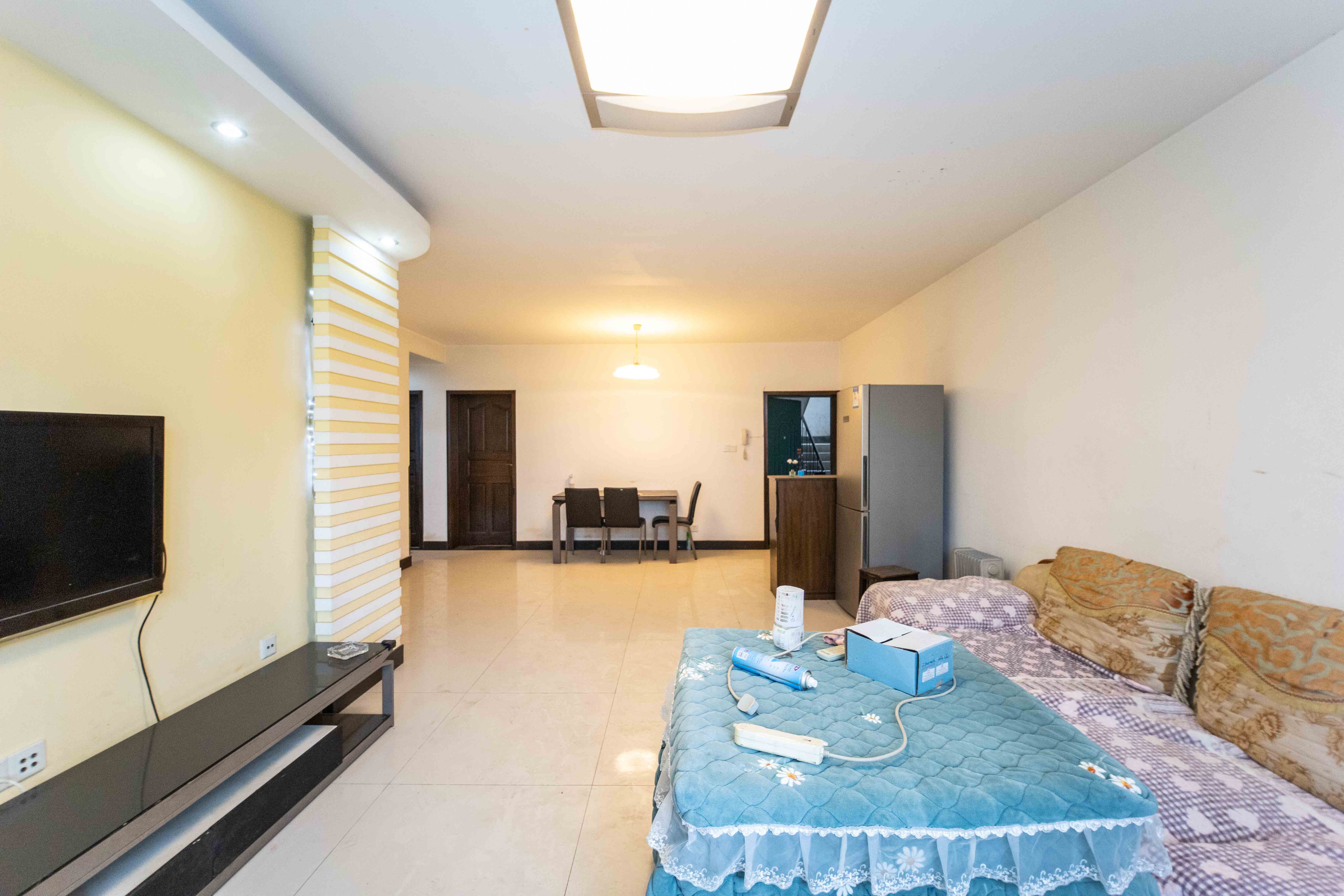 新桥小区  3室2厅1卫    67.0万 新桥小区  3室2厅1卫    67.0万客厅