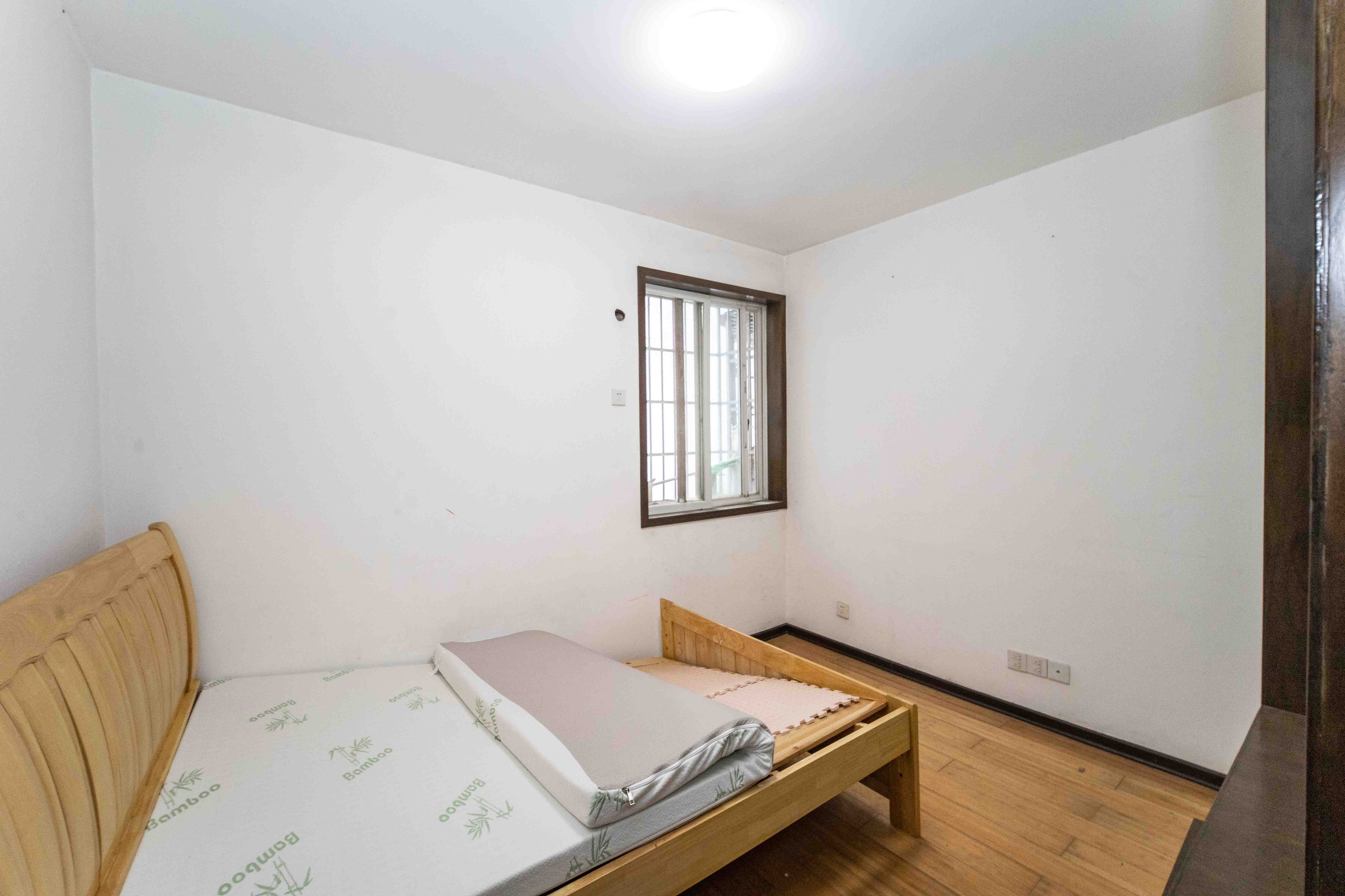 新桥小区  3室2厅1卫    67.0万 新桥小区  3室2厅1卫    67.0万卧室