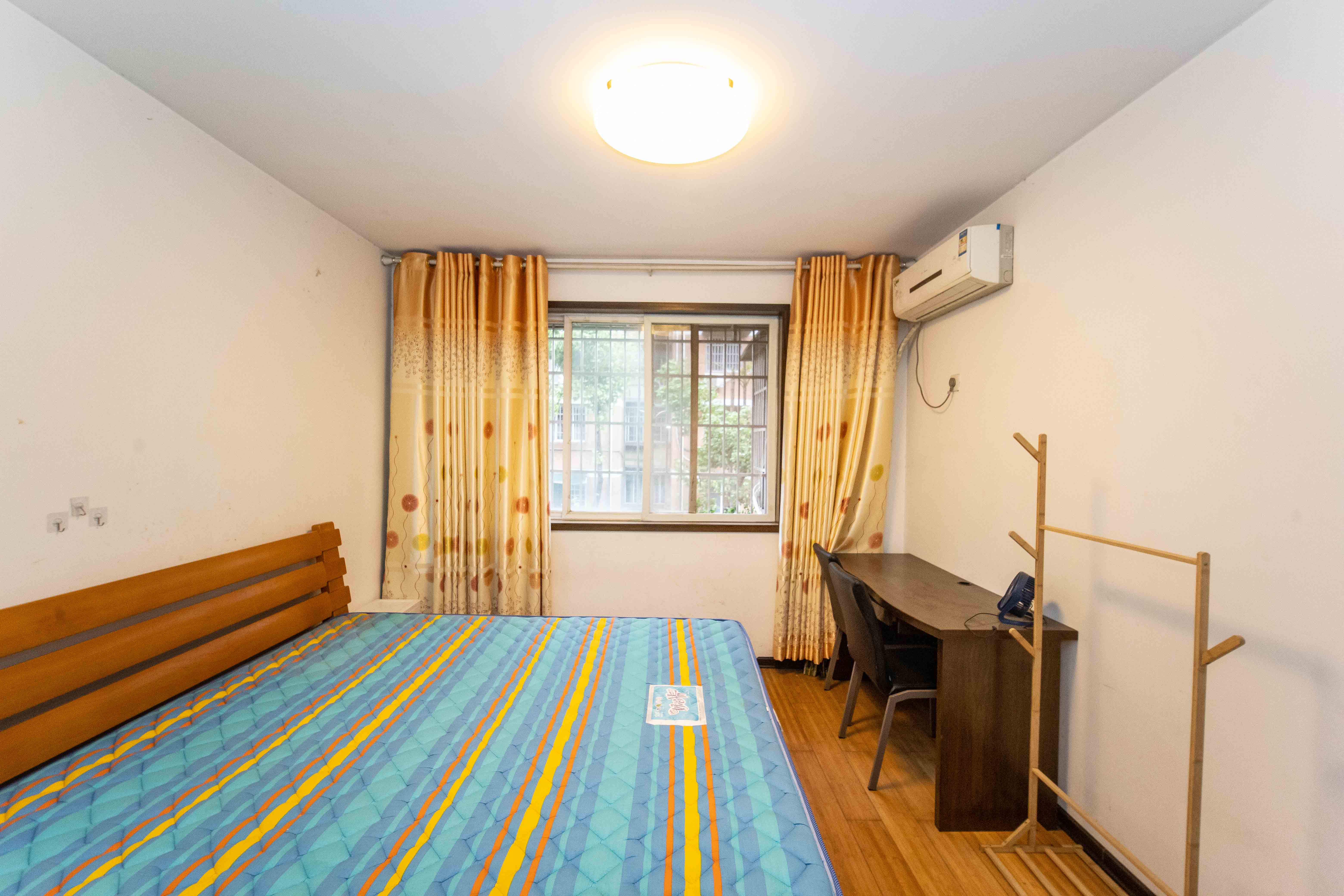 新桥小区  3室2厅1卫    67.0万 新桥小区  3室2厅1卫    67.0万卧室