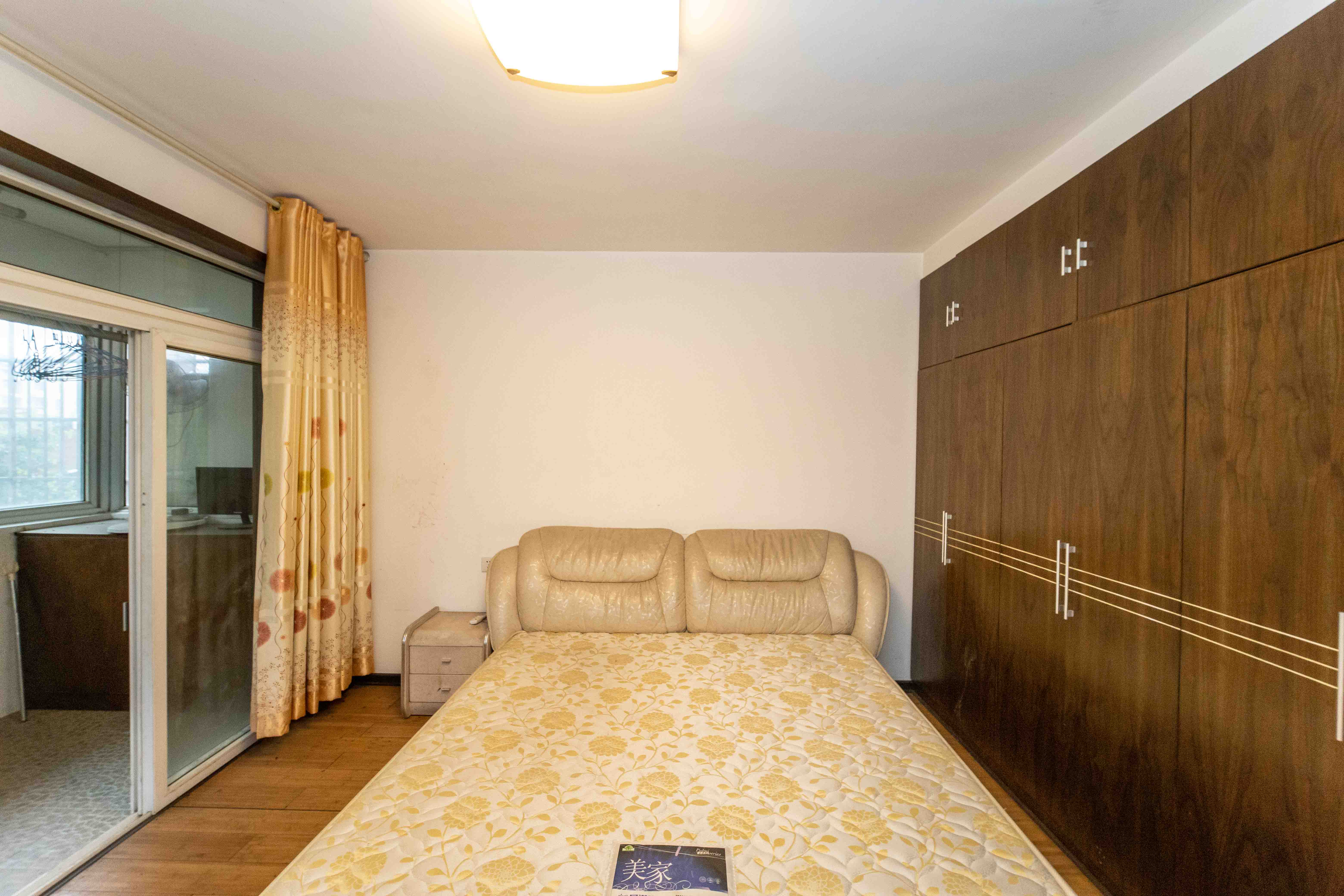 新桥小区  3室2厅1卫    67.0万 新桥小区  3室2厅1卫    67.0万卧室