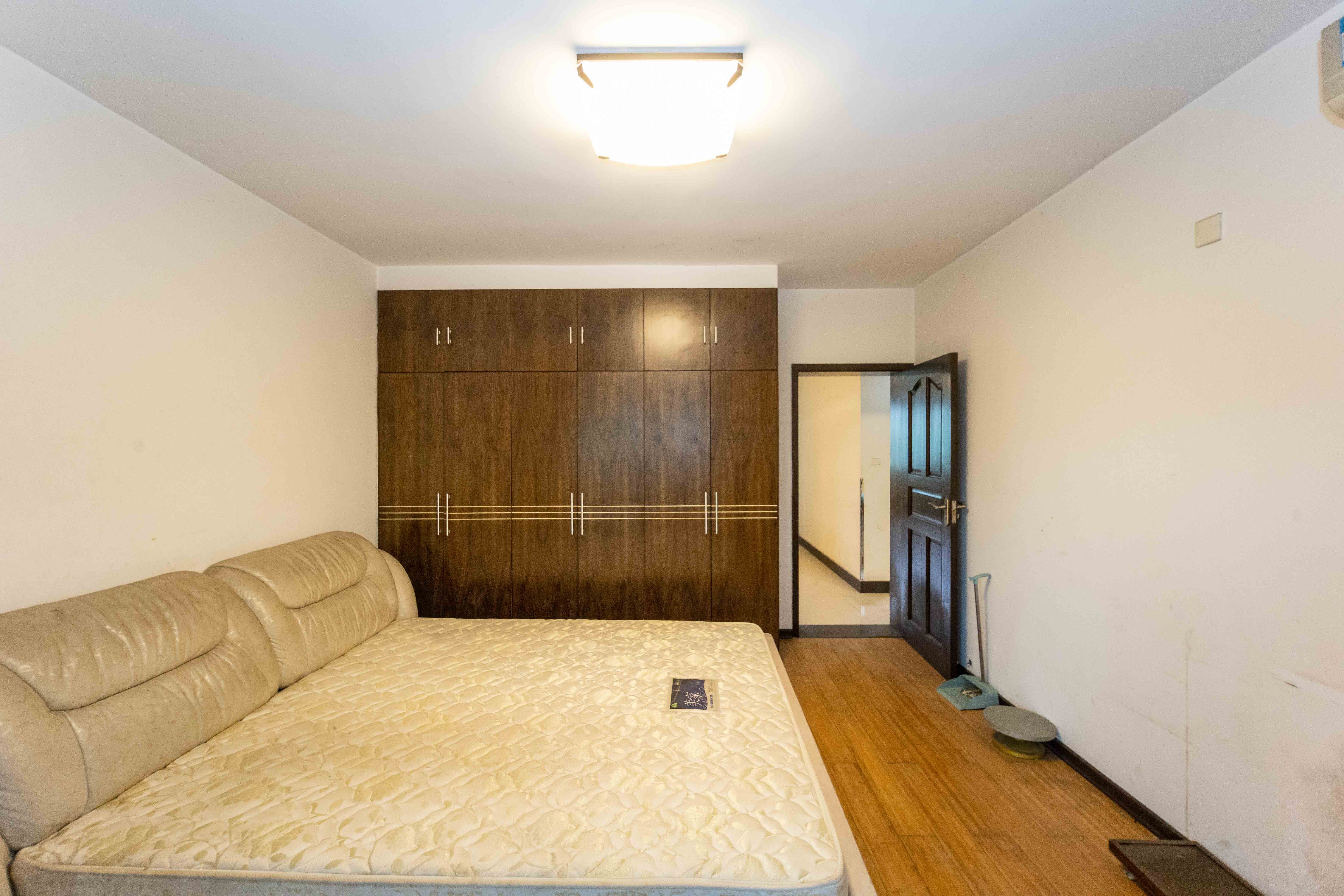 新桥小区  3室2厅1卫    67.0万 新桥小区  3室2厅1卫    67.0万卧室