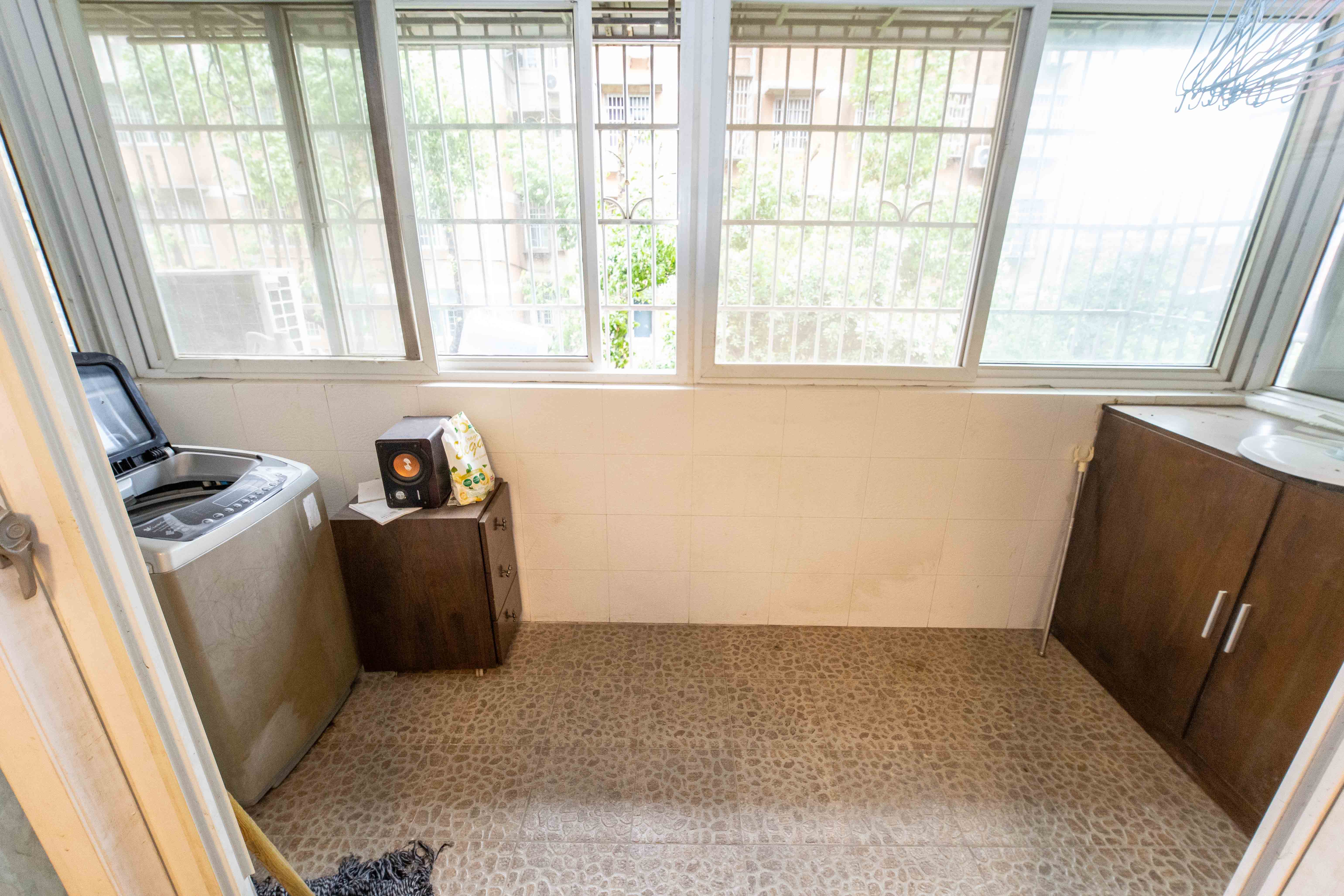 新桥小区  3室2厅1卫    67.0万 新桥小区  3室2厅1卫    67.0万阳台