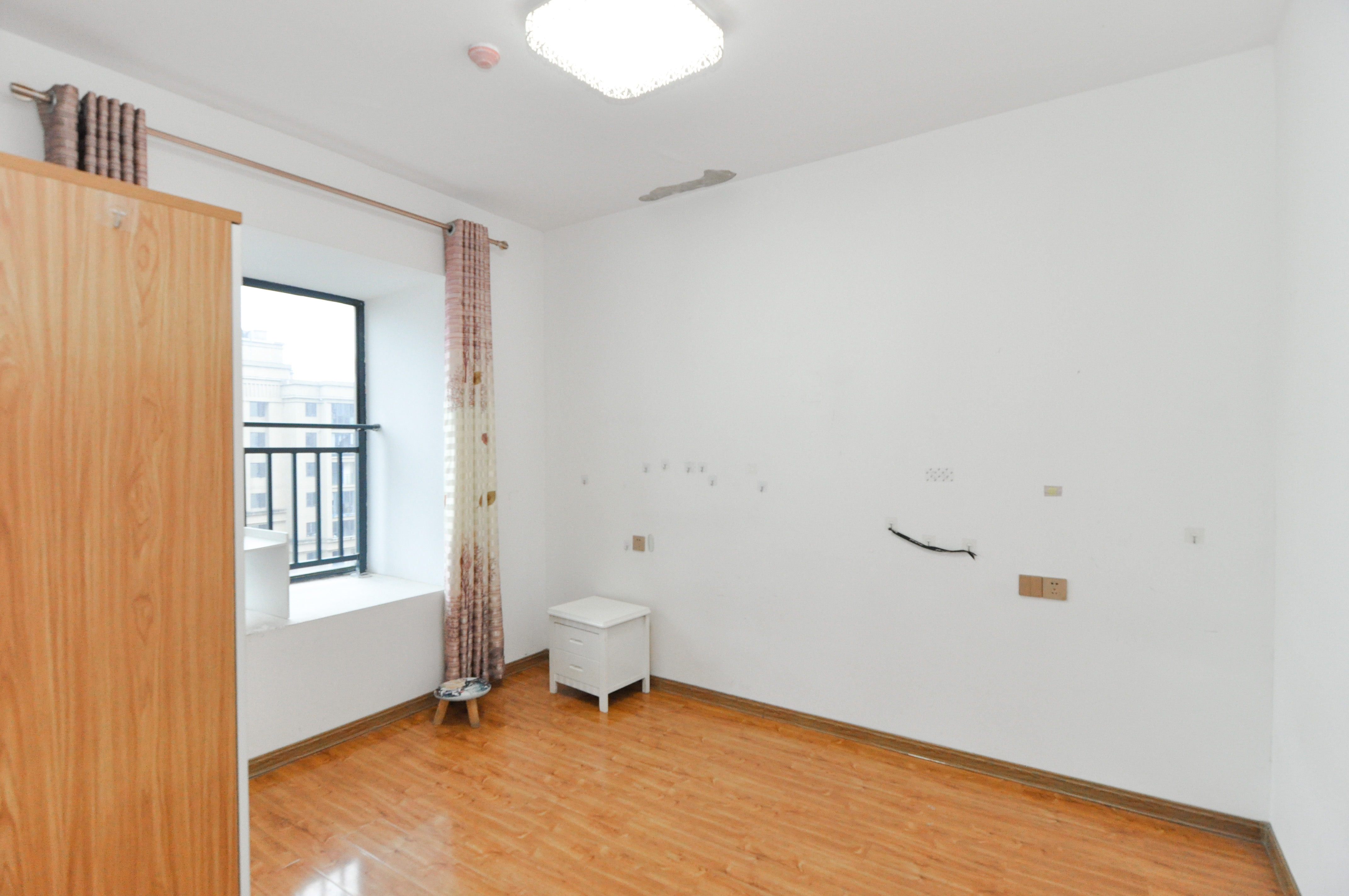 中建梅溪湖中心  3室2厅2卫   162.00万卧室