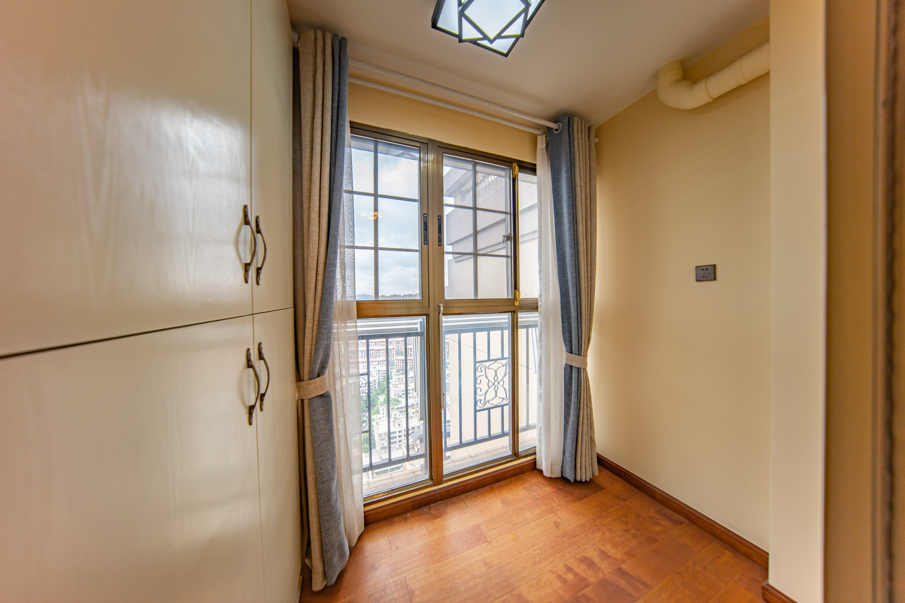 江山帝景雅典  3室2厅2卫    105.0万 江山帝景雅典  3室2厅2卫    105.0万阳台