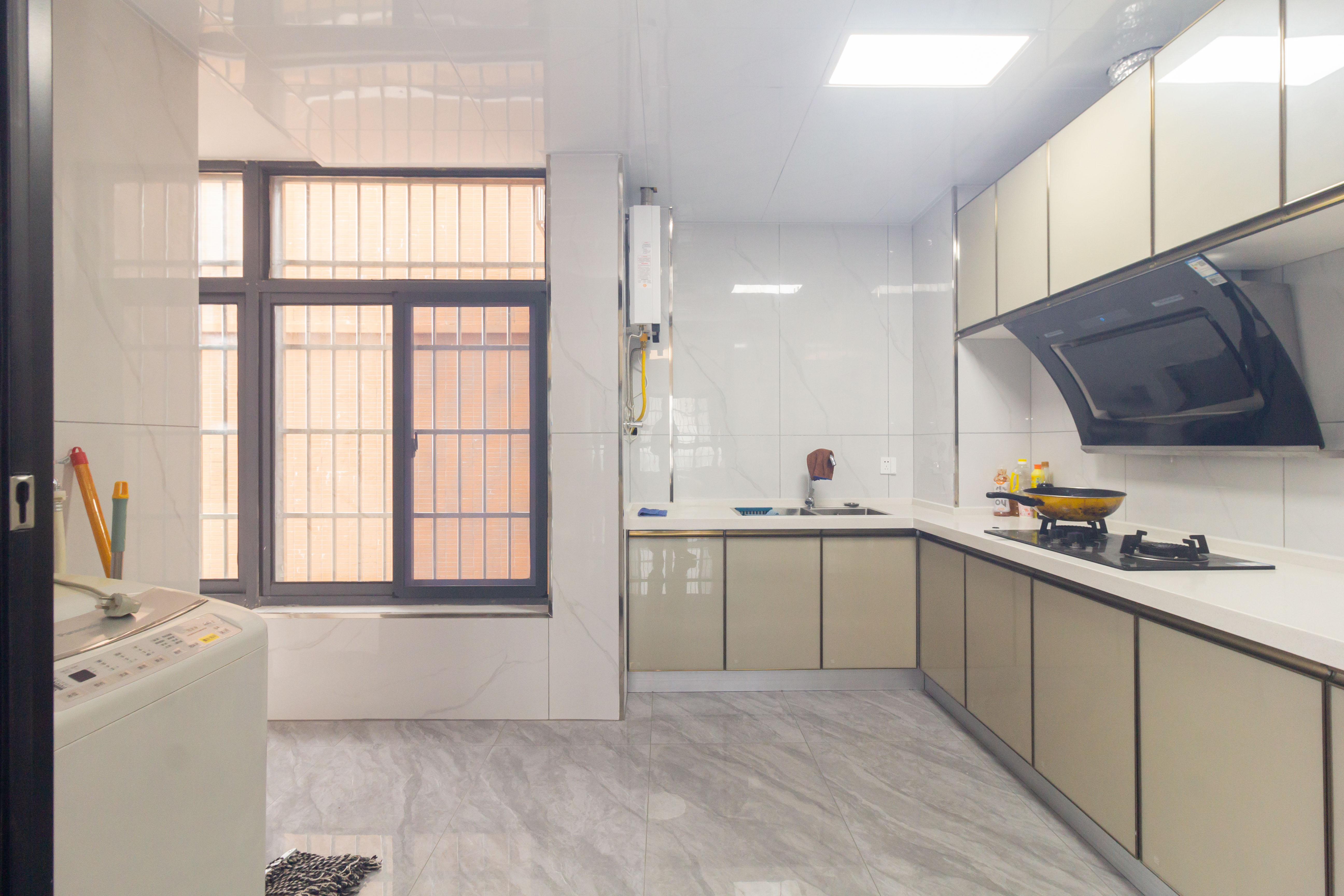 紫华郡  3室2厅2卫    89.0万 紫华郡  3室2厅2卫    89.0万厨房