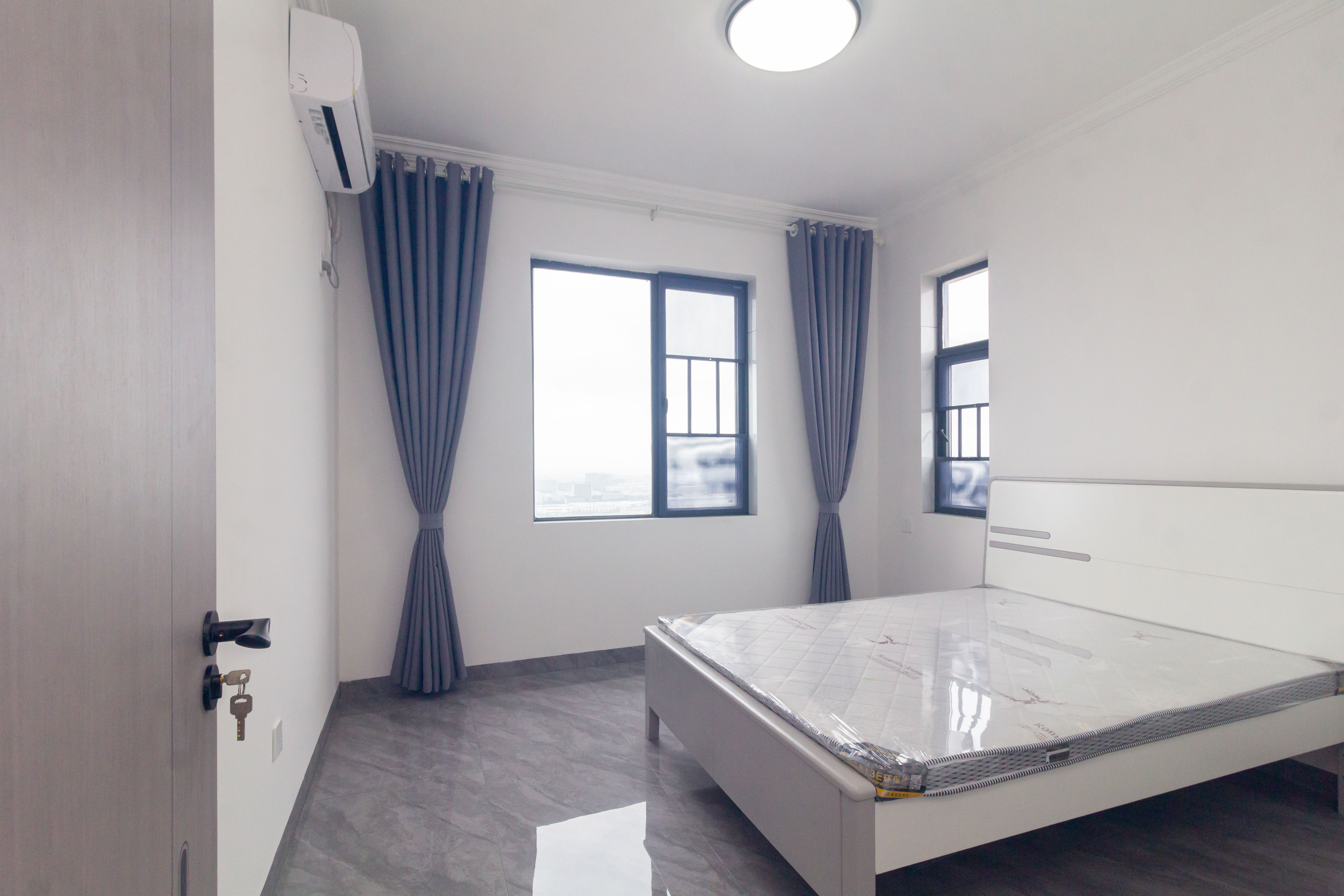 紫华郡  3室2厅2卫    89.0万 紫华郡  3室2厅2卫    89.0万卧室