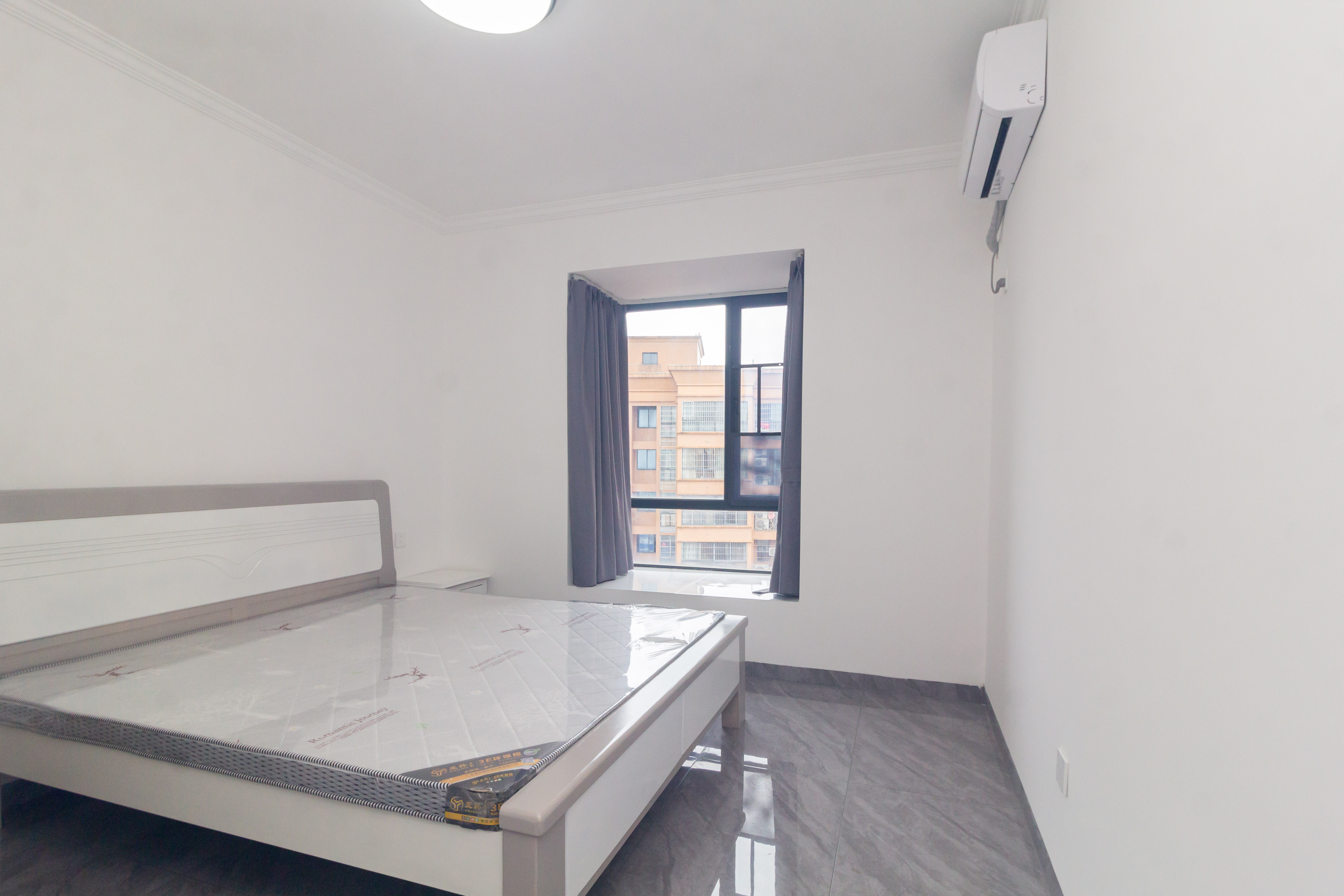 紫华郡  3室2厅2卫    89.0万 紫华郡  3室2厅2卫    89.0万卧室