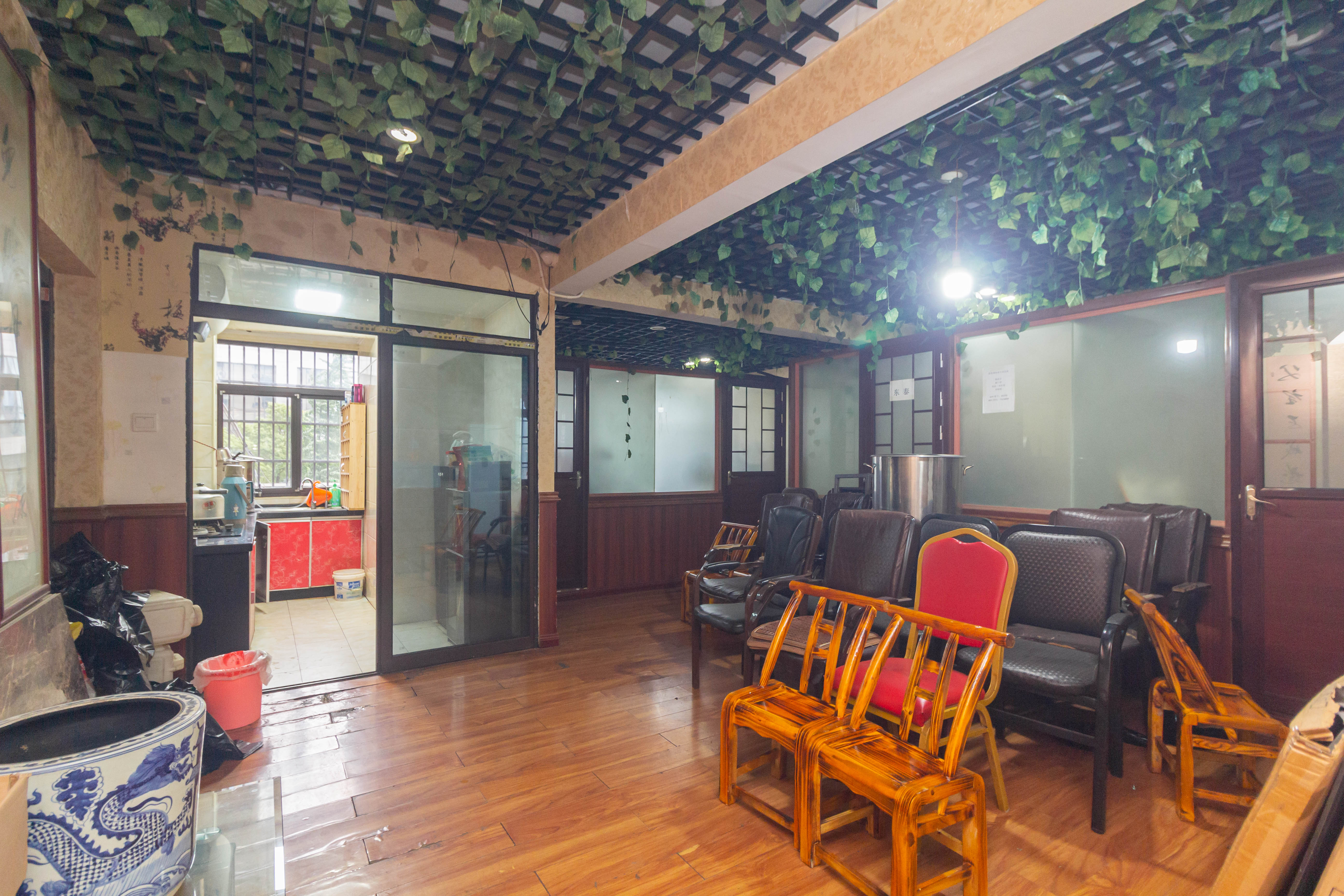 三景华御  4室2厅2卫    95.8万 三景华御  4室2厅2卫    95.8万客厅