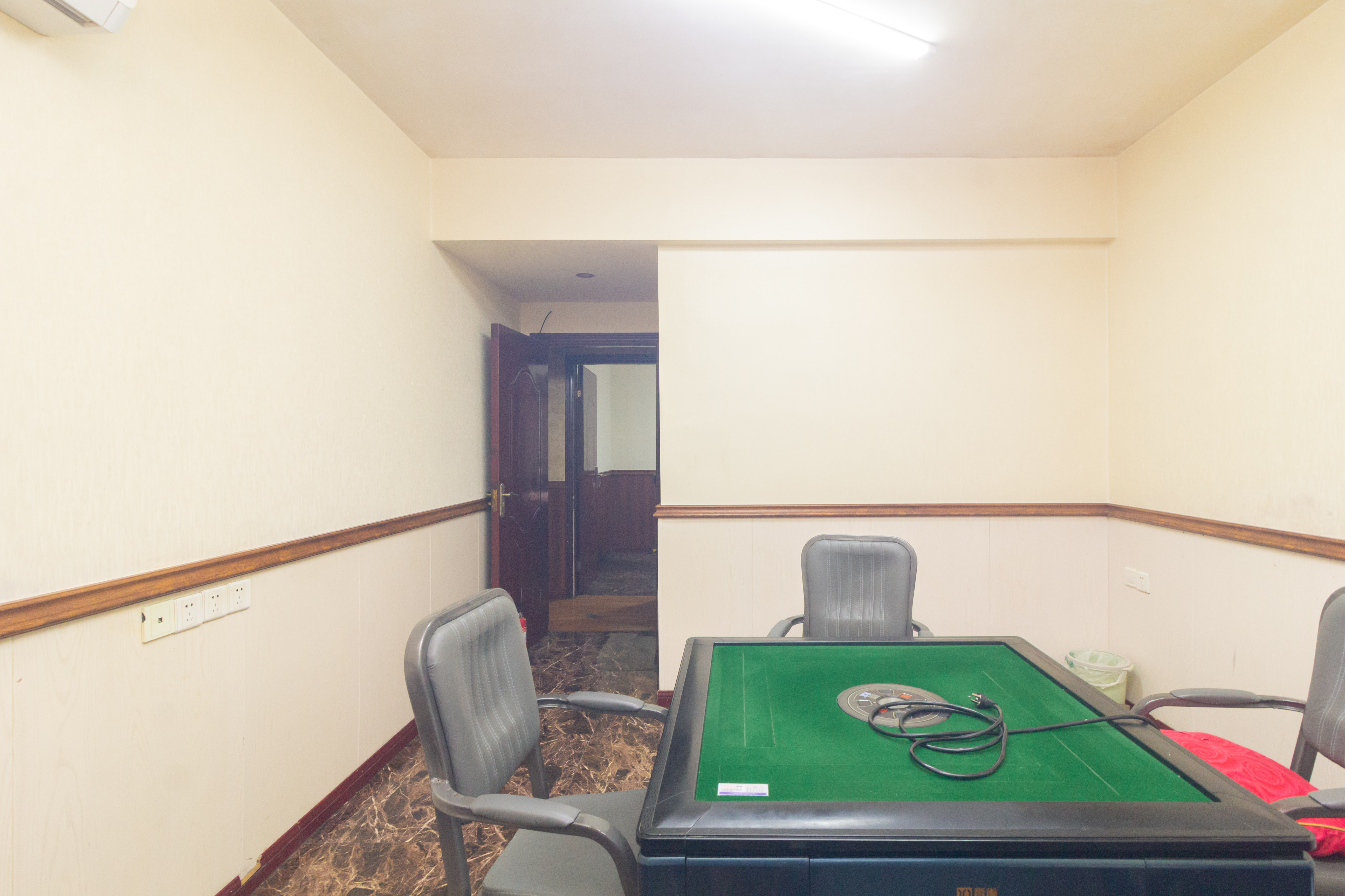 三景华御  4室2厅2卫    95.8万 三景华御  4室2厅2卫    95.8万卧室