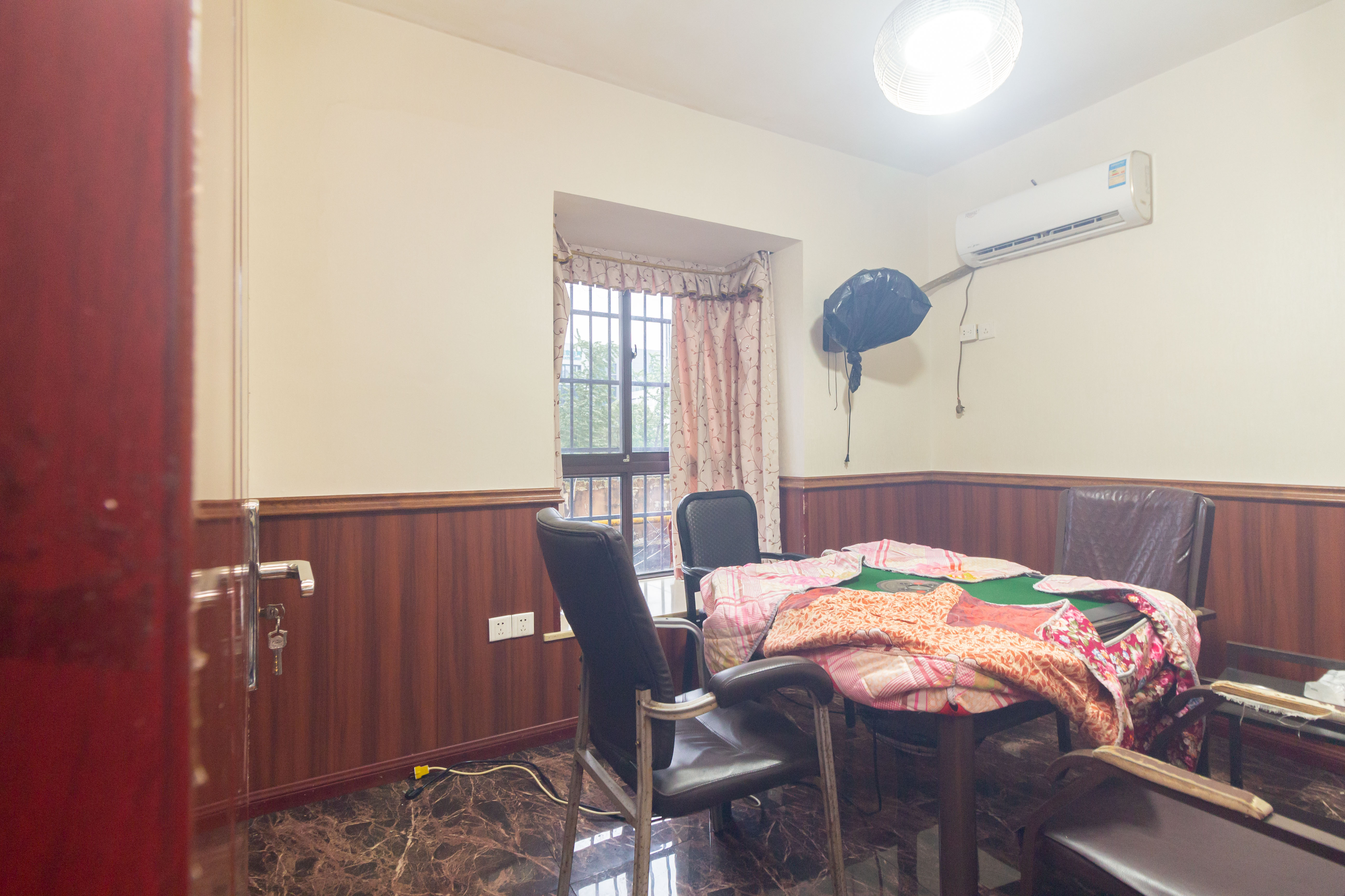 三景华御  4室2厅2卫    95.8万 三景华御  4室2厅2卫    95.8万卧室