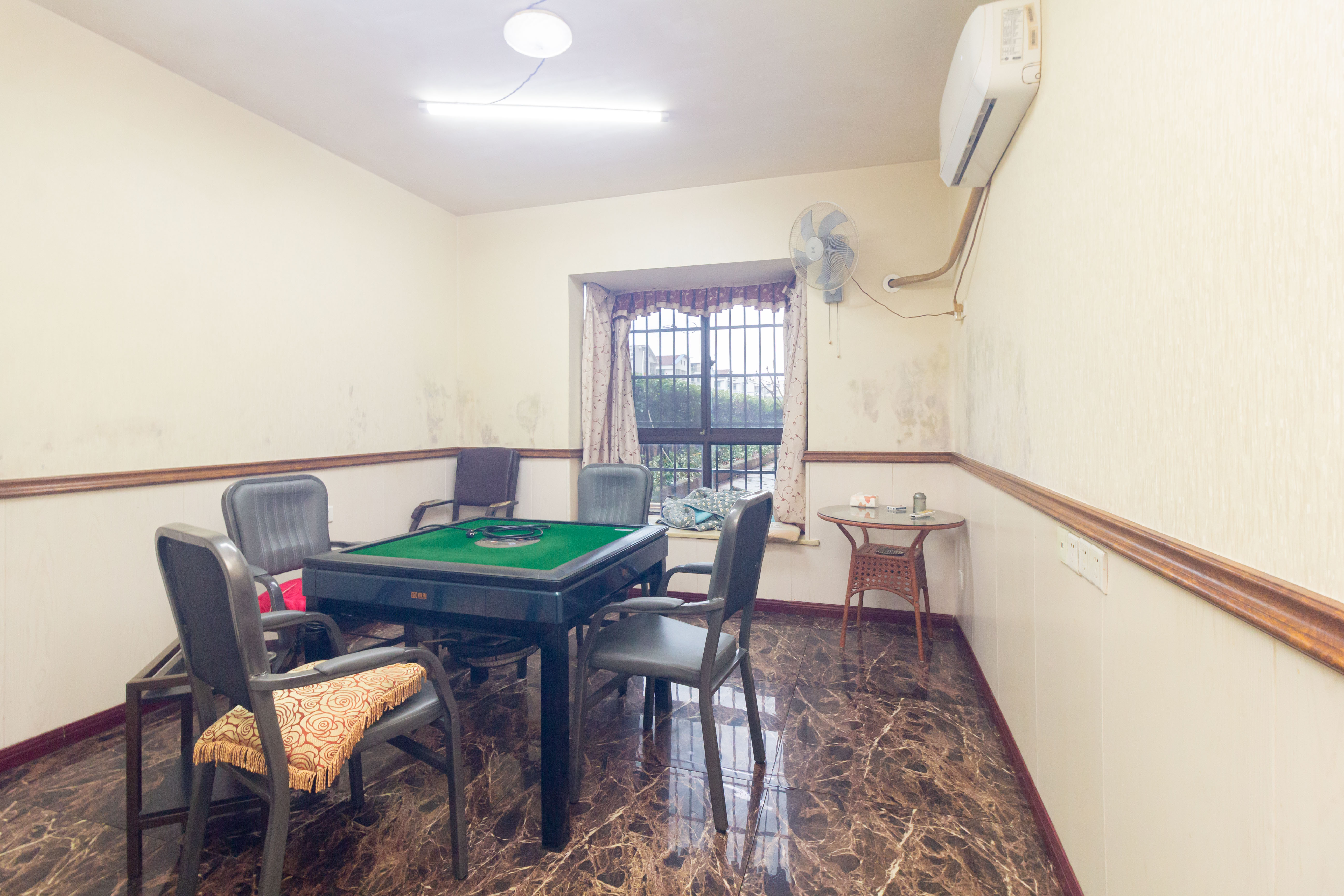 三景华御  4室2厅2卫    95.8万 三景华御  4室2厅2卫    95.8万卧室