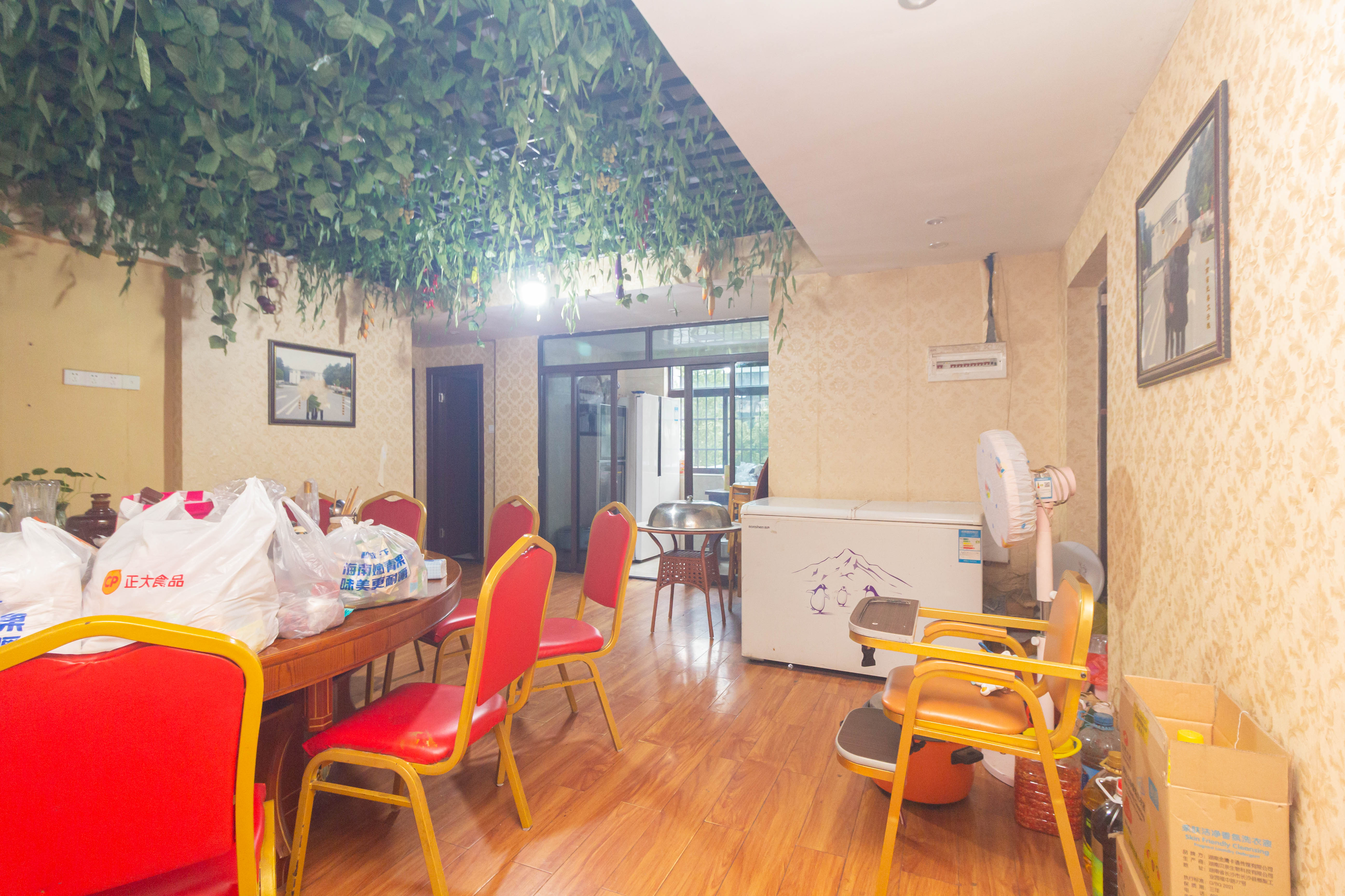 三景华御  3室2厅2卫    84.9万 三景华御  3室2厅2卫    84.9万客厅