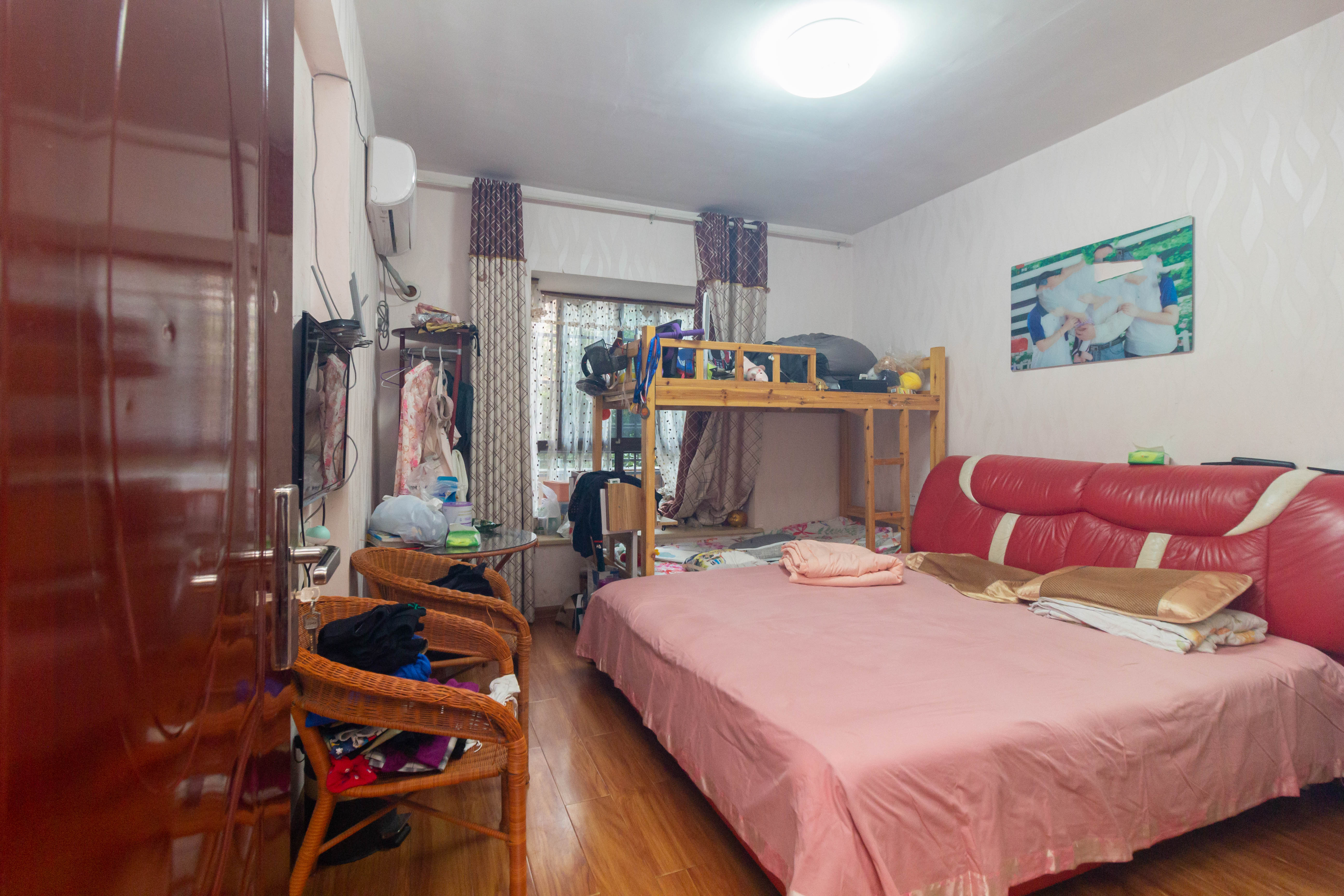 三景华御  3室2厅2卫    84.9万 三景华御  3室2厅2卫    84.9万卧室