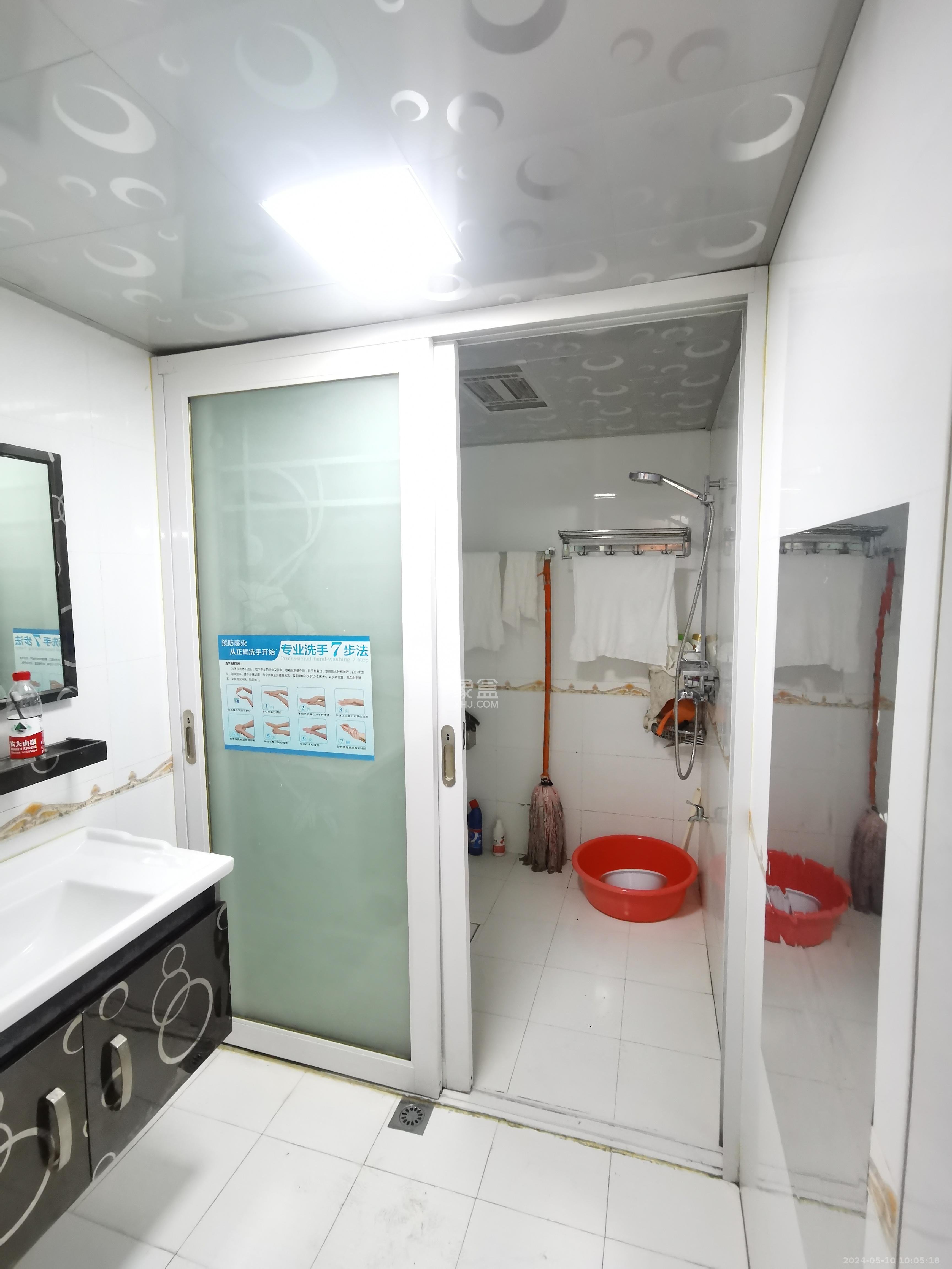 三一街区  3室2厅1卫   1700.00元/月室内图