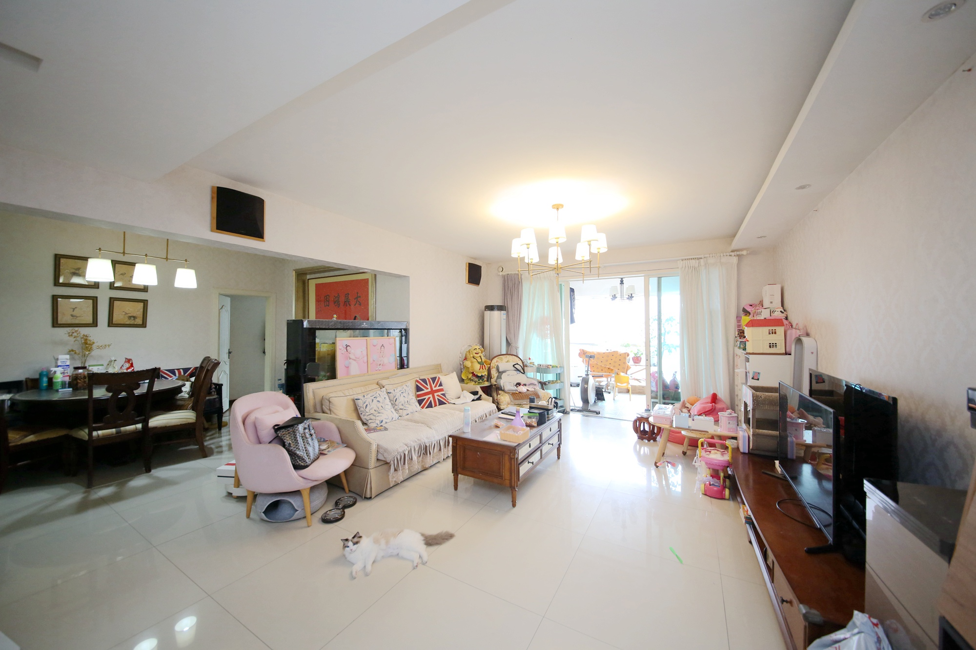 王府花园  3室2厅2卫   154.00万客厅