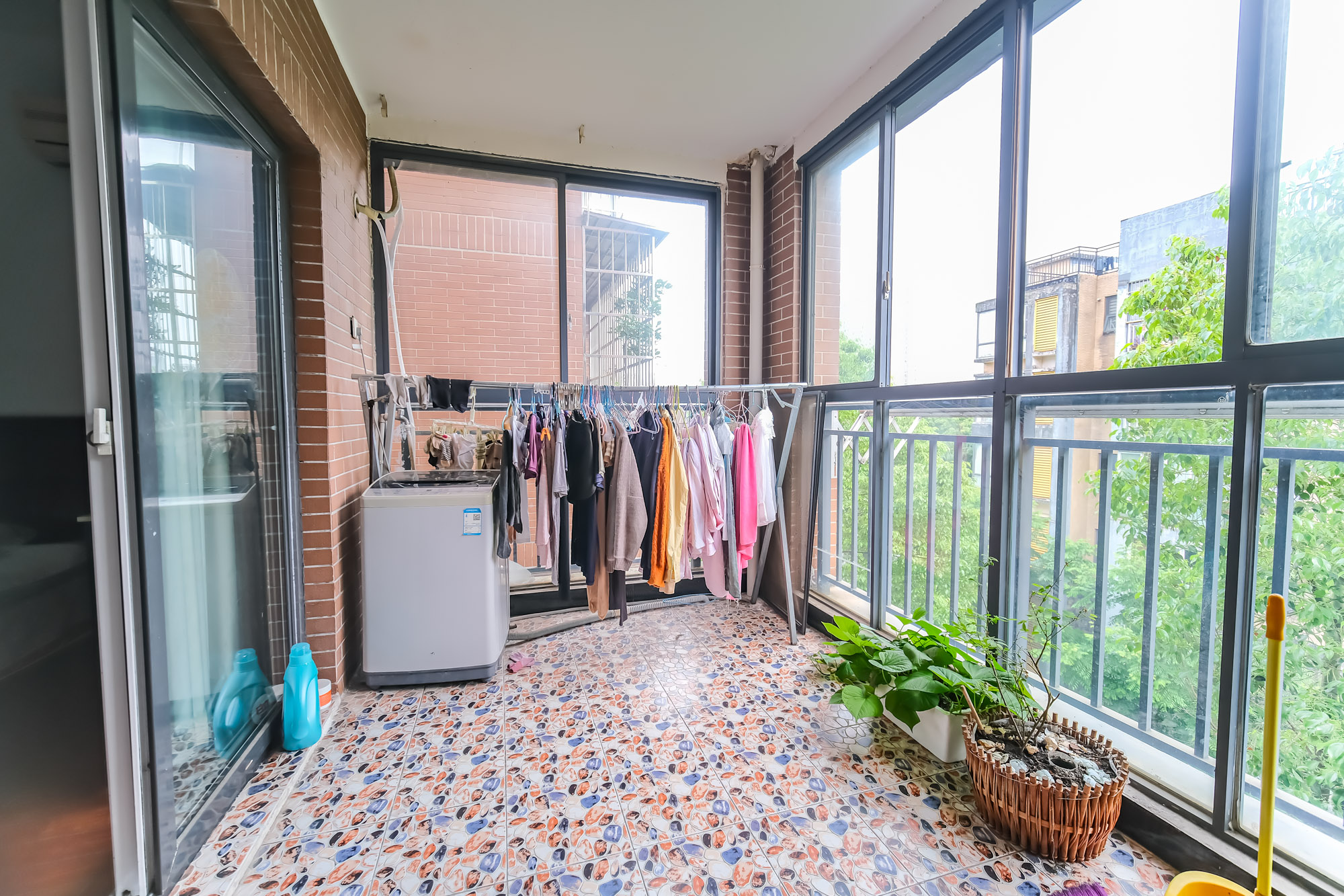 山水湾 3室2厅1卫 50.0万 山水湾 3室2厅1卫 50.0万阳台