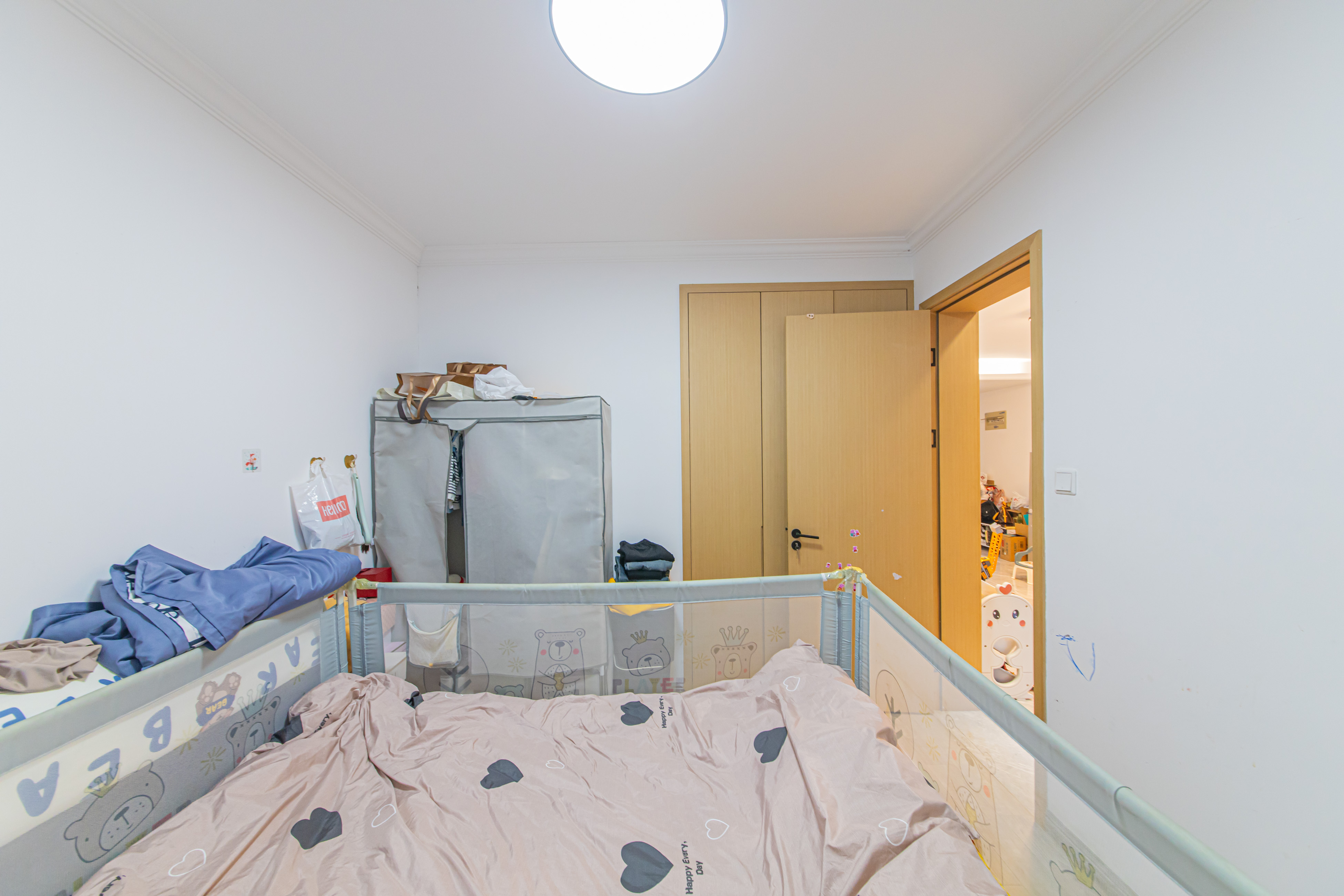北辰中央公园C区  3室2厅1卫   90.00万卧室
